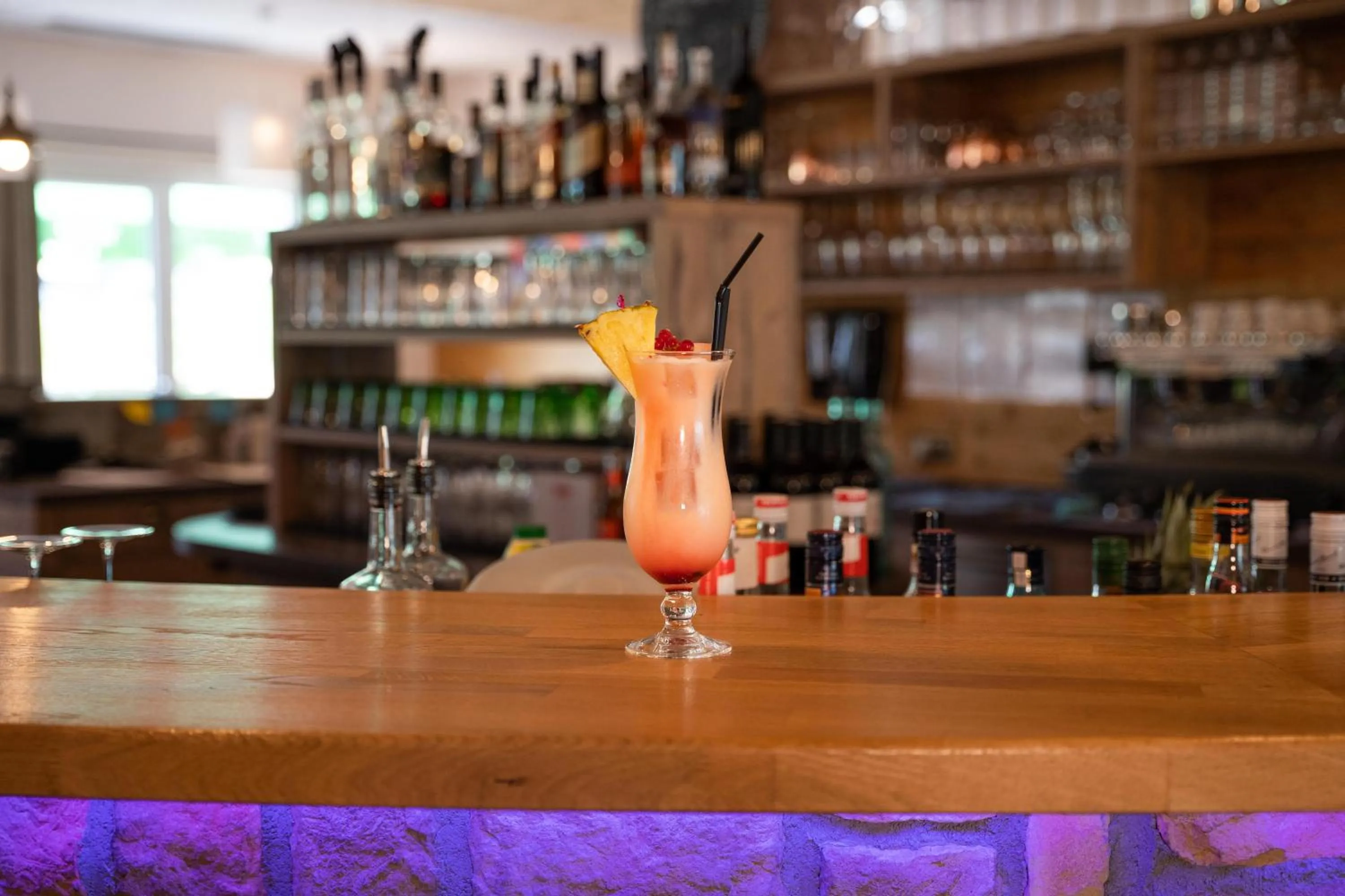 Lounge or bar in COOEE alpin Hotel Dachstein