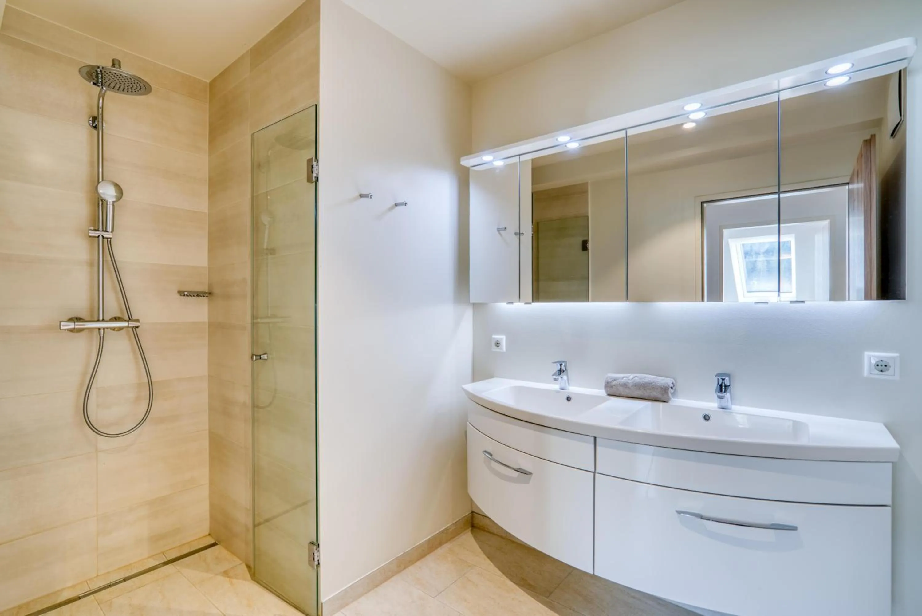 Shower in COOEE alpin Hotel Dachstein