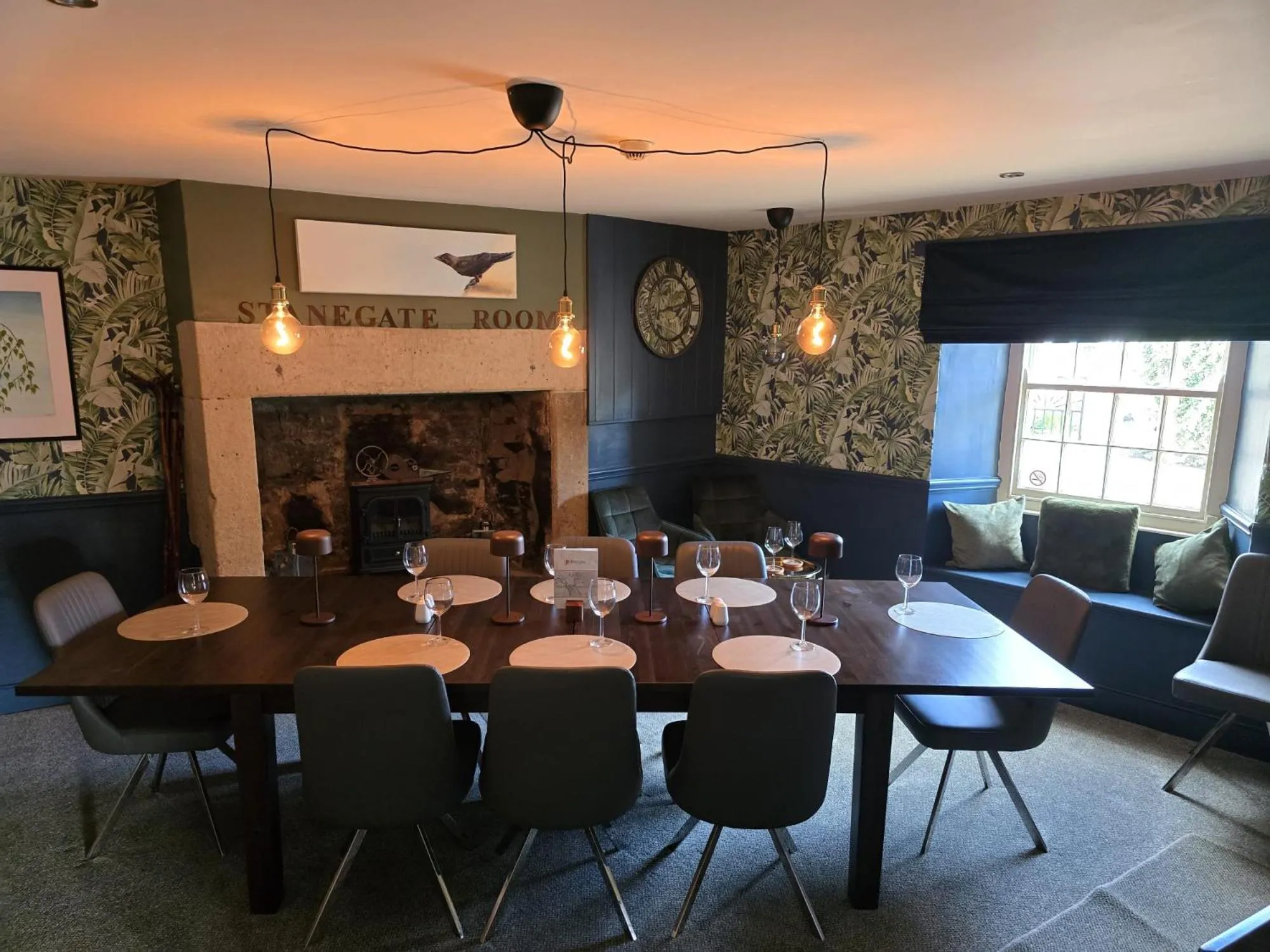 Restaurant/places to eat in Red Lion Inn