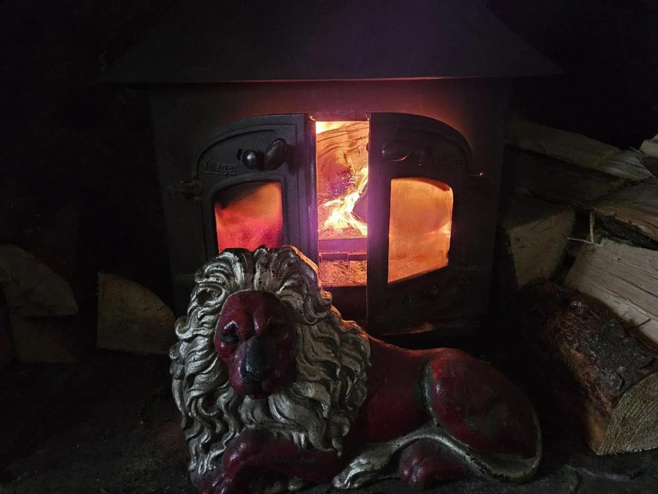 fireplace in Red Lion Inn