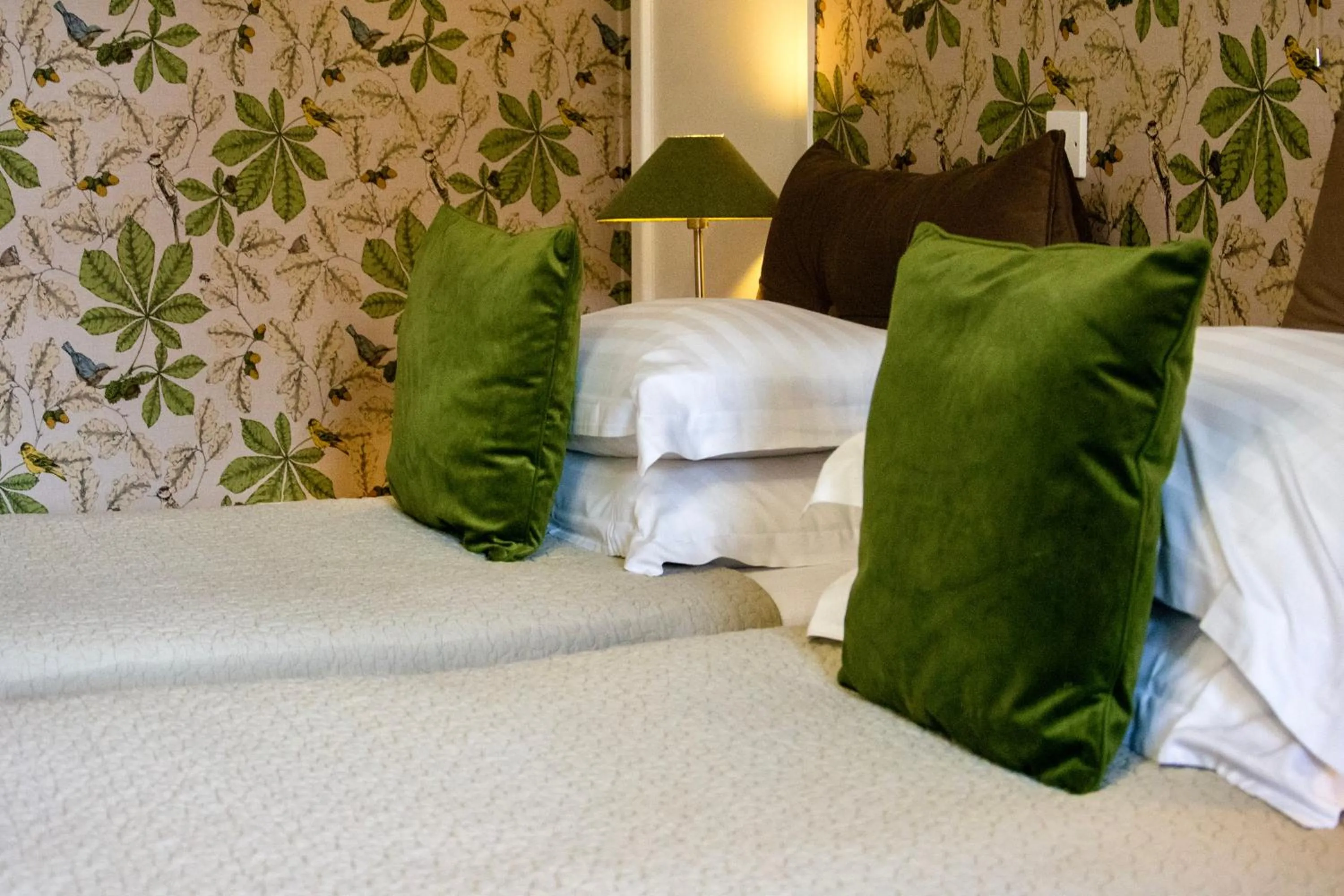 Bedroom, Bed in Red Lion Inn