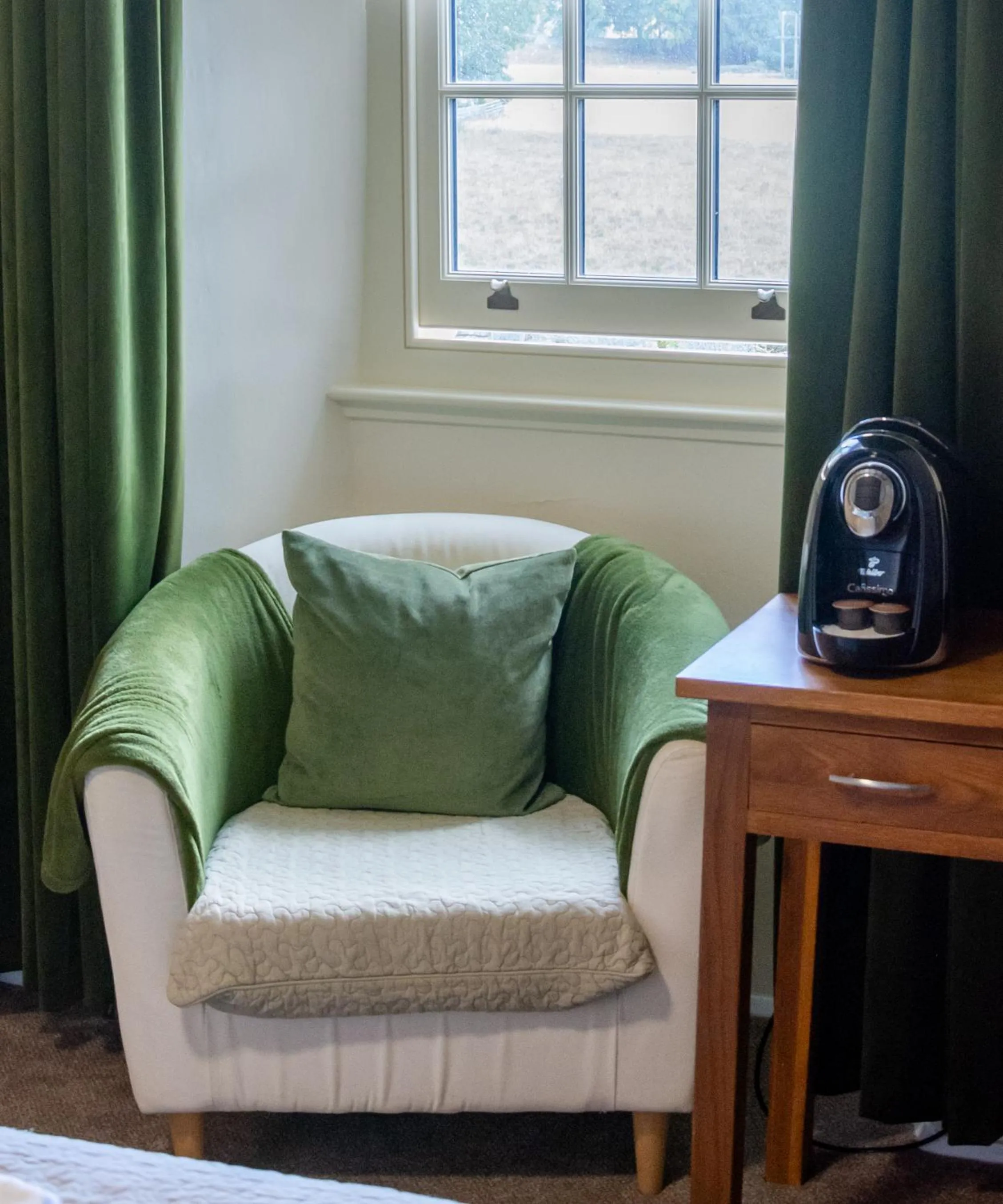 Bedroom in Red Lion Inn