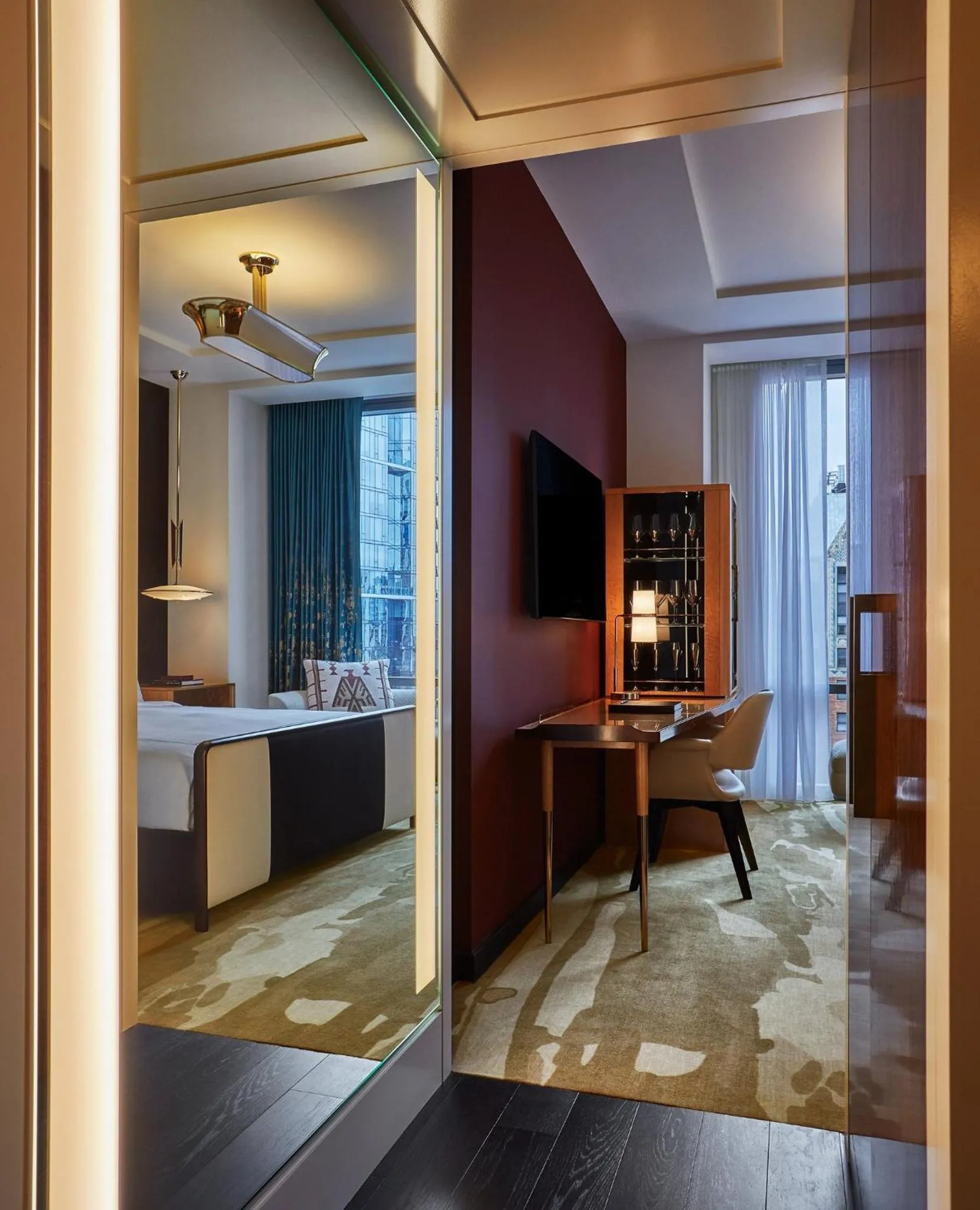 Photo of the whole room, Bed in Viceroy Chicago