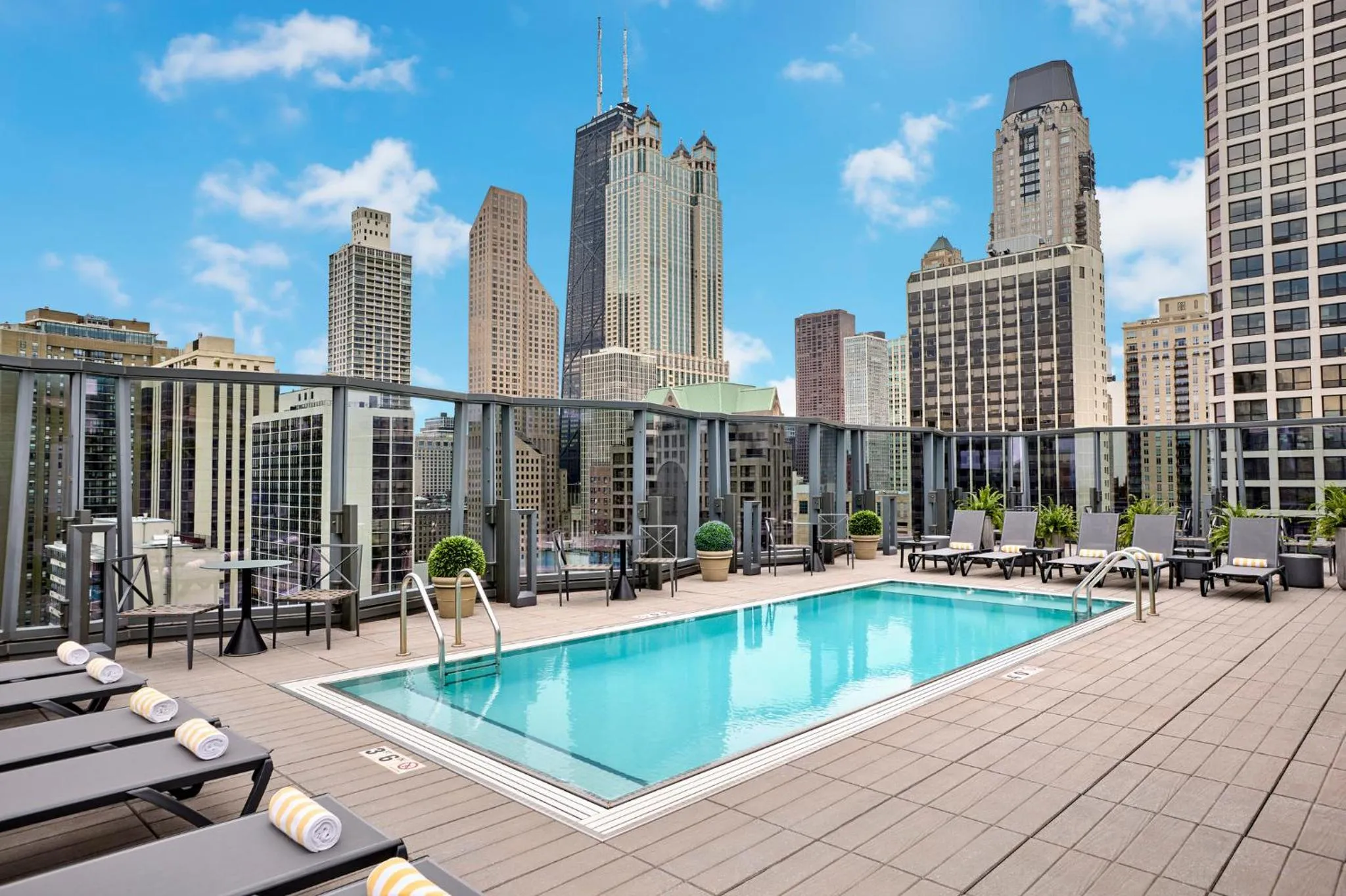 Swimming pool in Viceroy Chicago