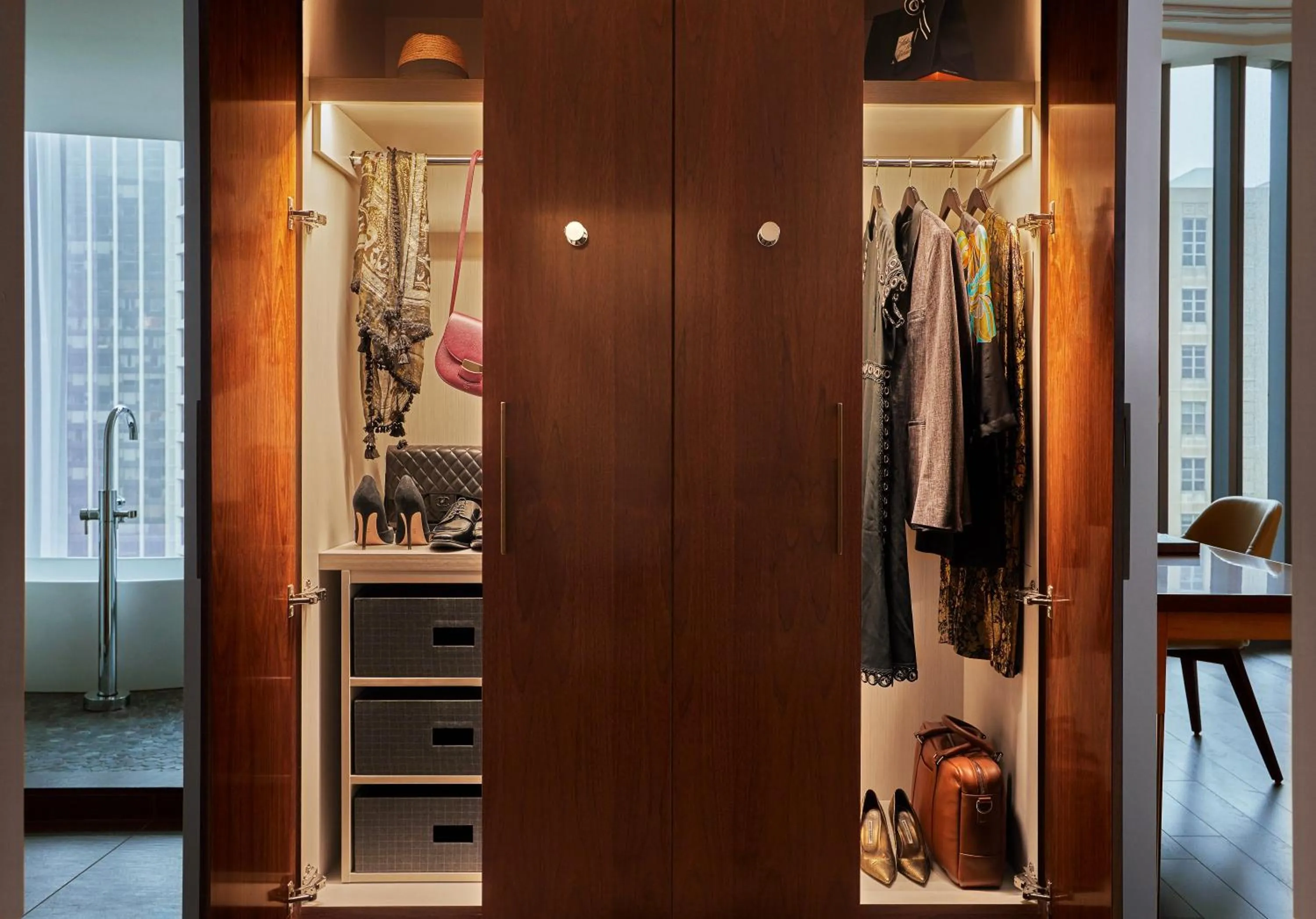 wardrobe in Viceroy Chicago
