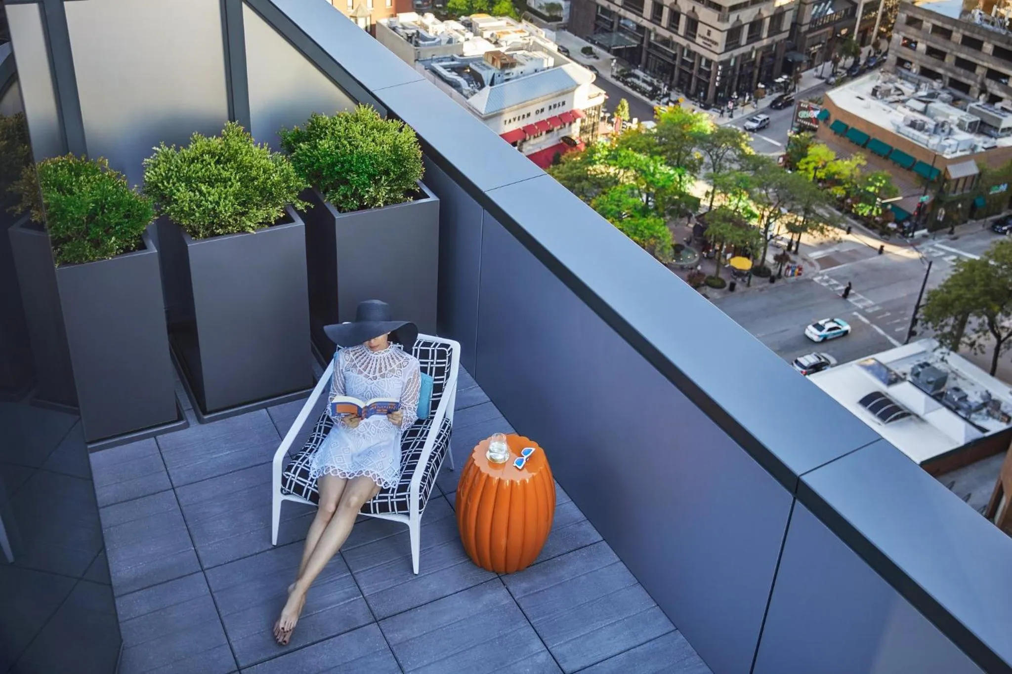 Photo of the whole room in Viceroy Chicago