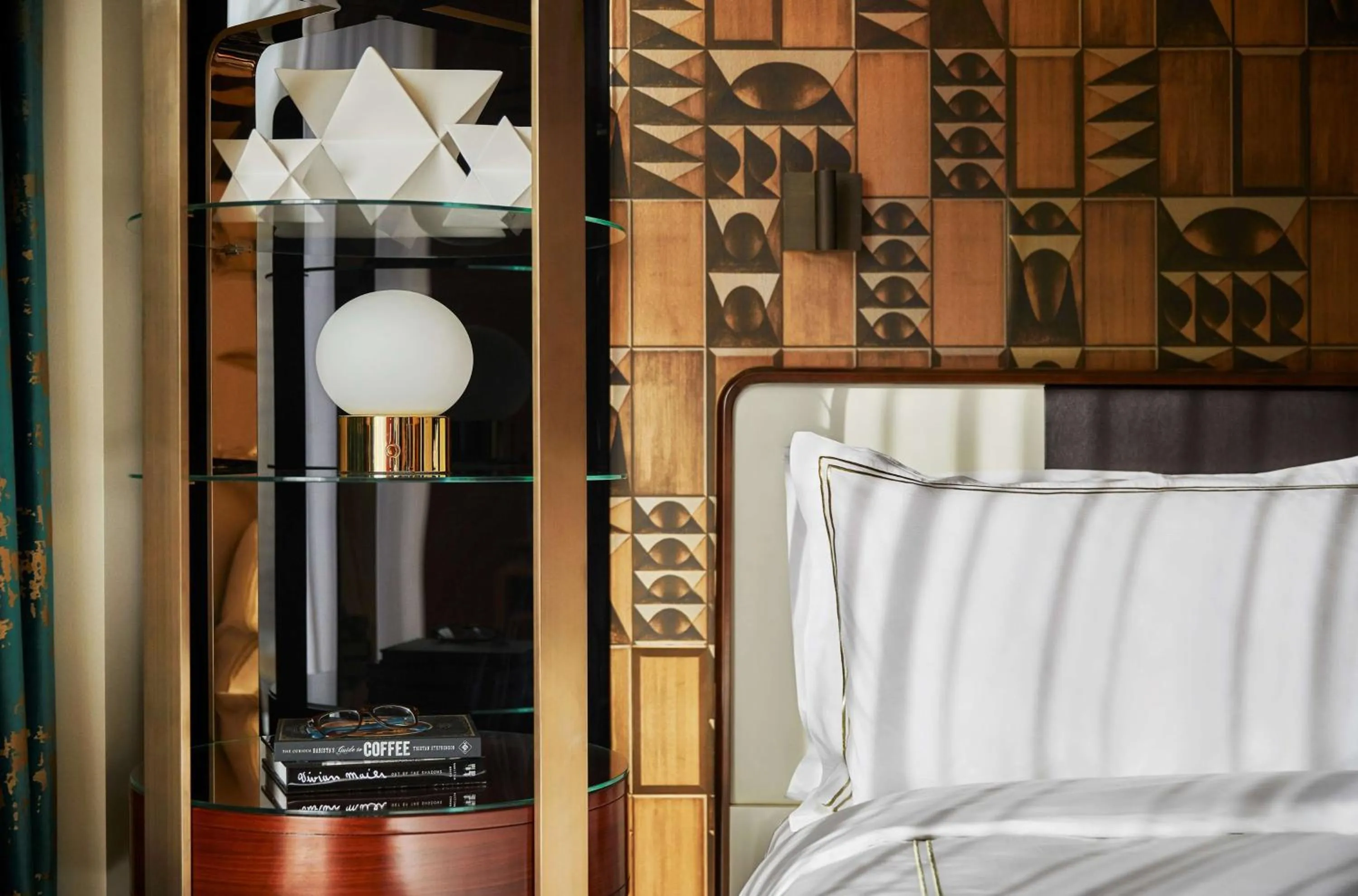 Bedroom, Bed in Viceroy Chicago