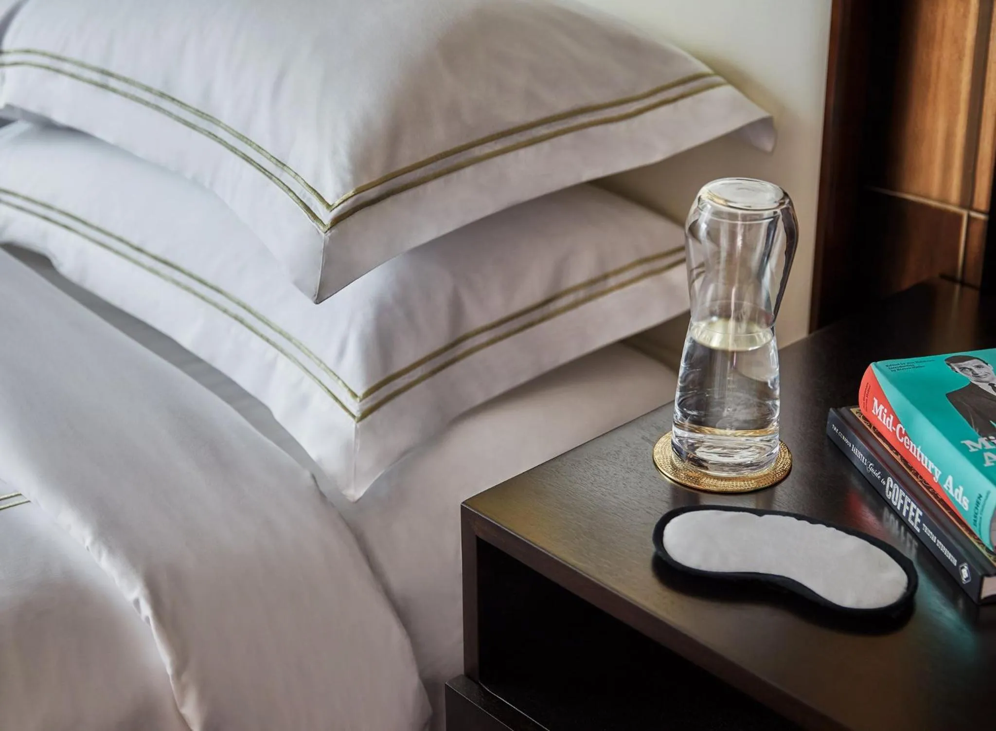 Photo of the whole room, Bed in Viceroy Chicago