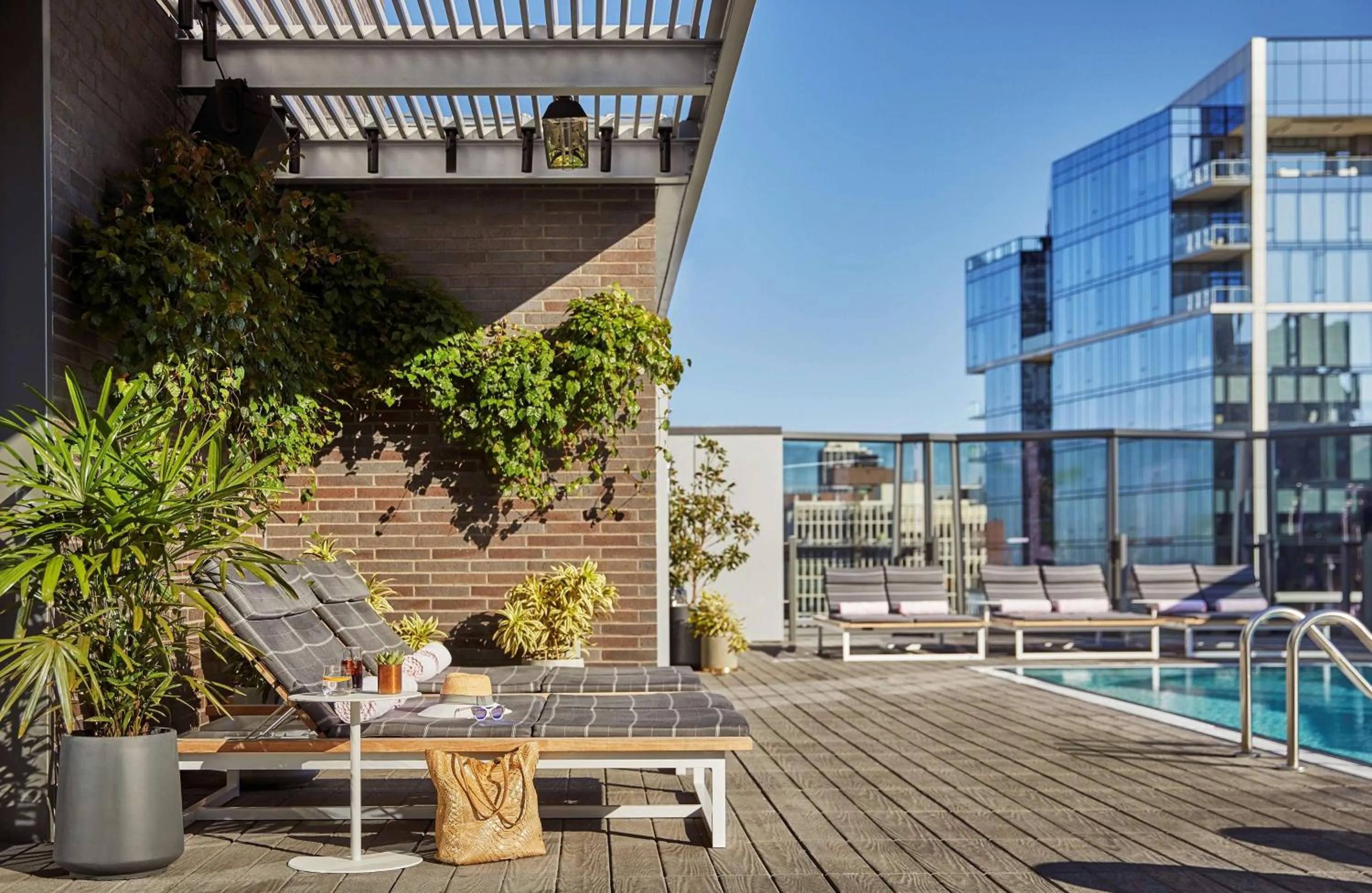 Swimming pool in Viceroy Chicago