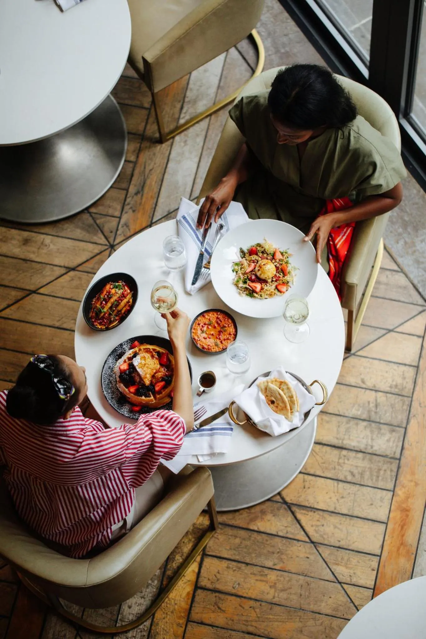 Restaurant/places to eat in Viceroy Chicago