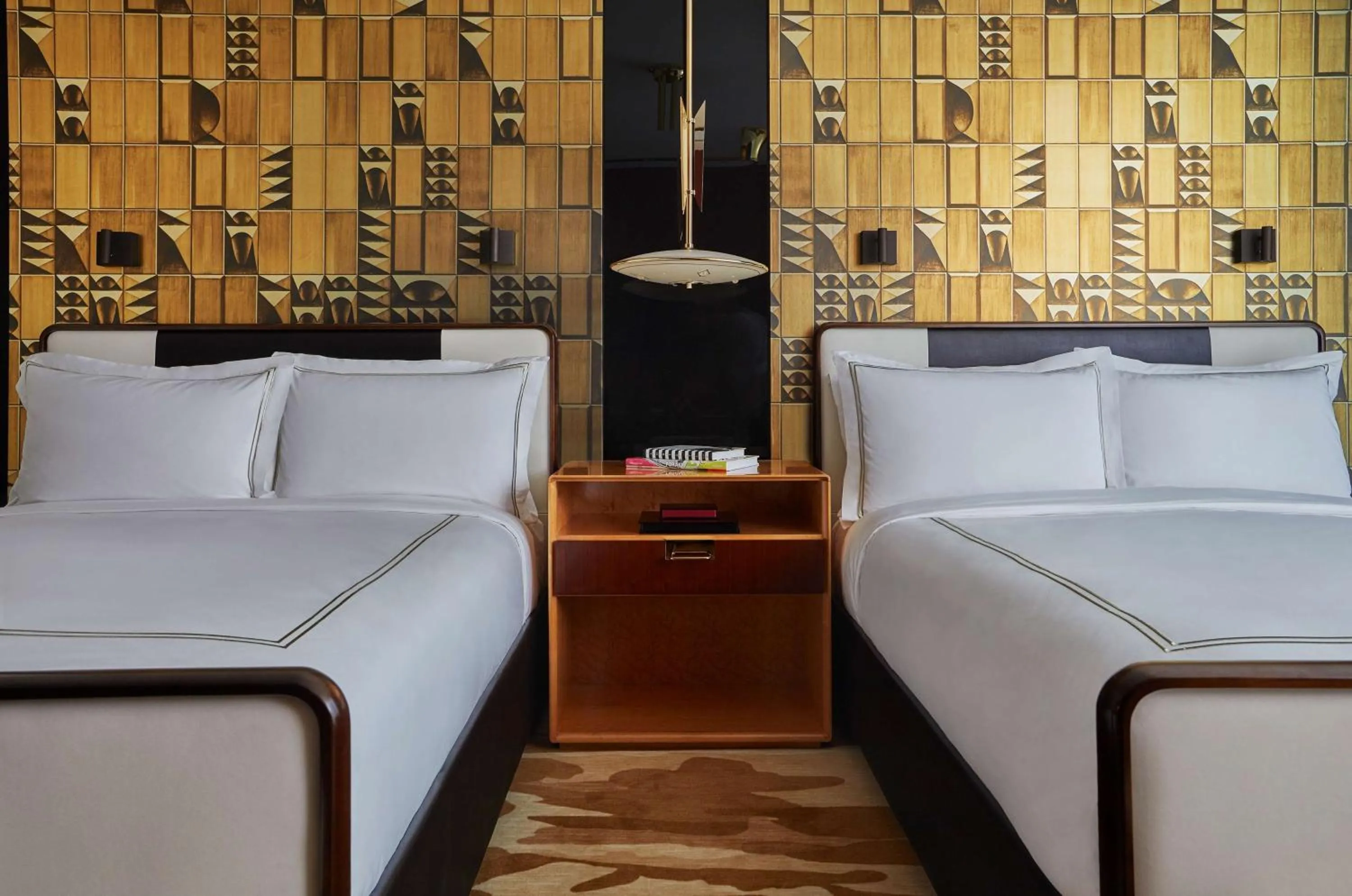 Bedroom, Bed in Viceroy Chicago