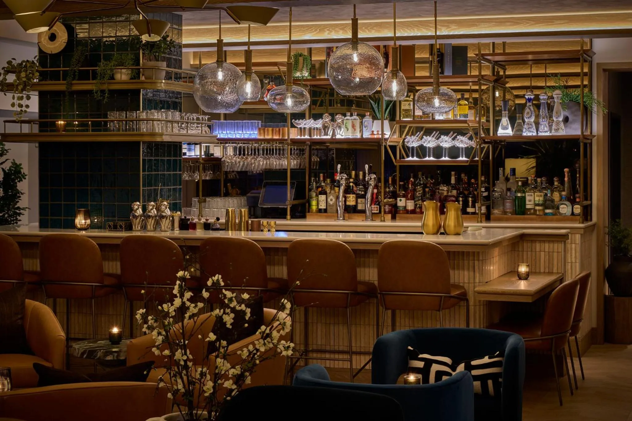 Restaurant/places to eat in Viceroy Chicago