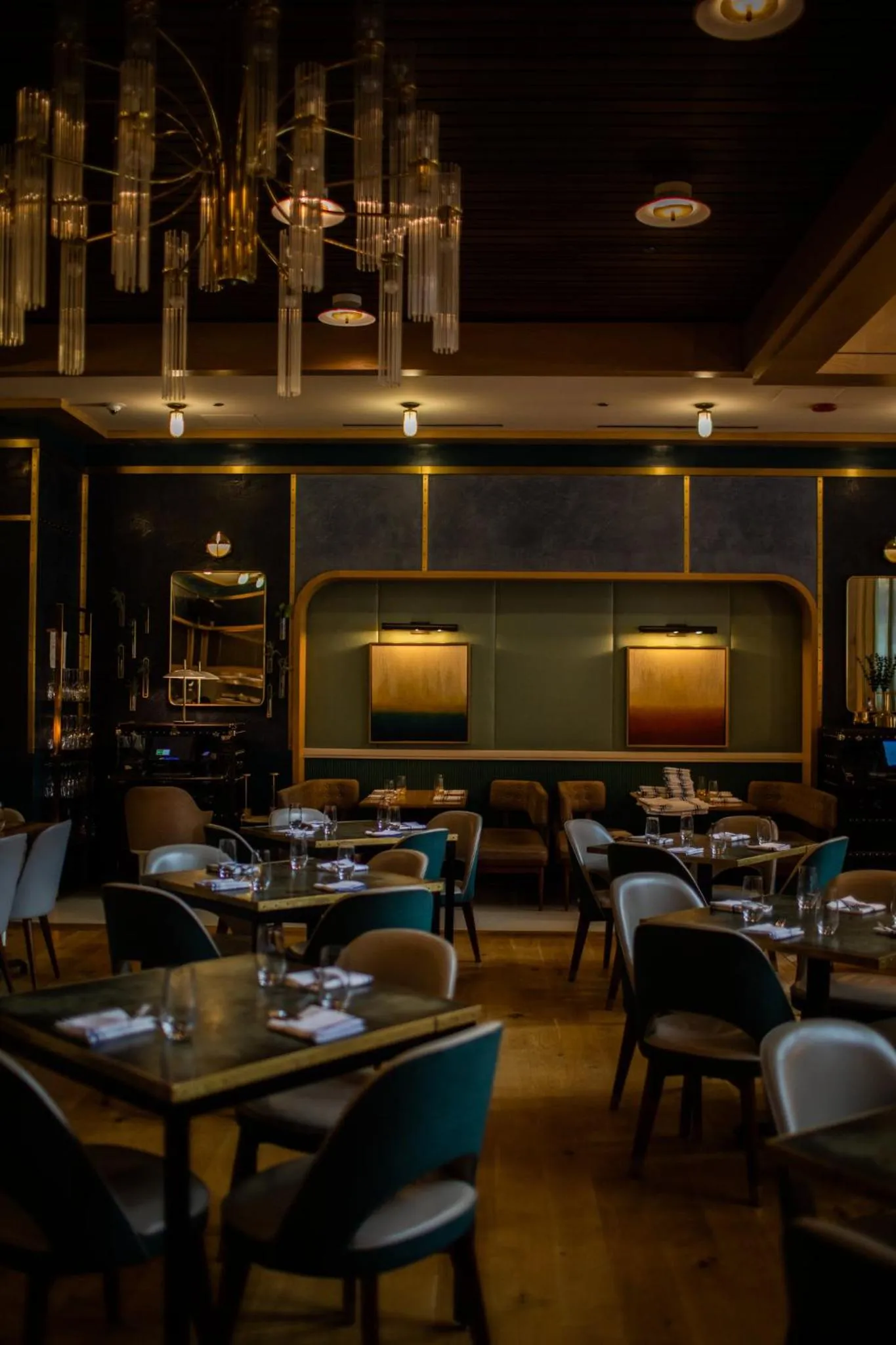 Restaurant/places to eat in Viceroy Chicago