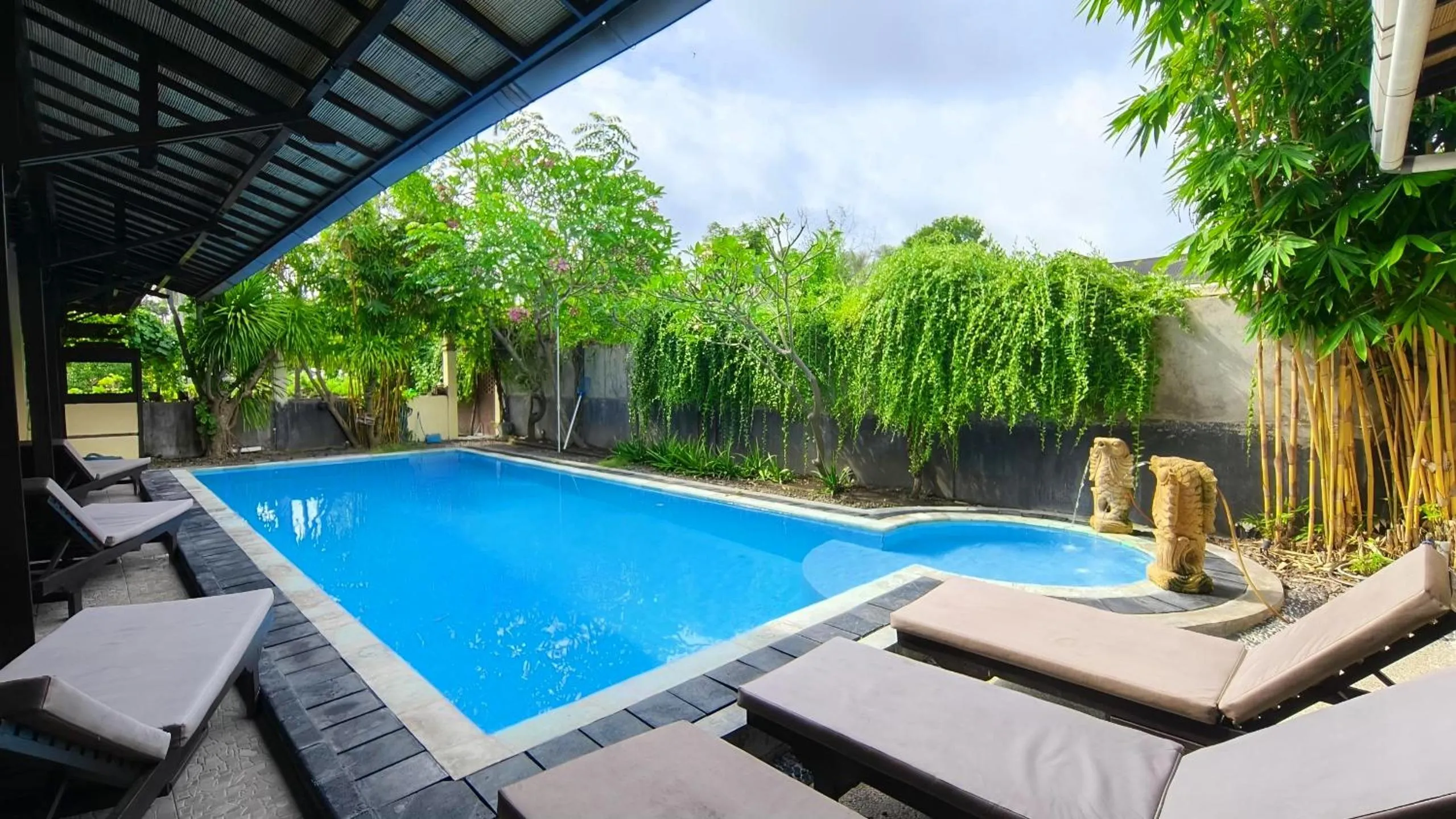 Swimming pool in Gili Buana Hostel & Backpackers Gili Air