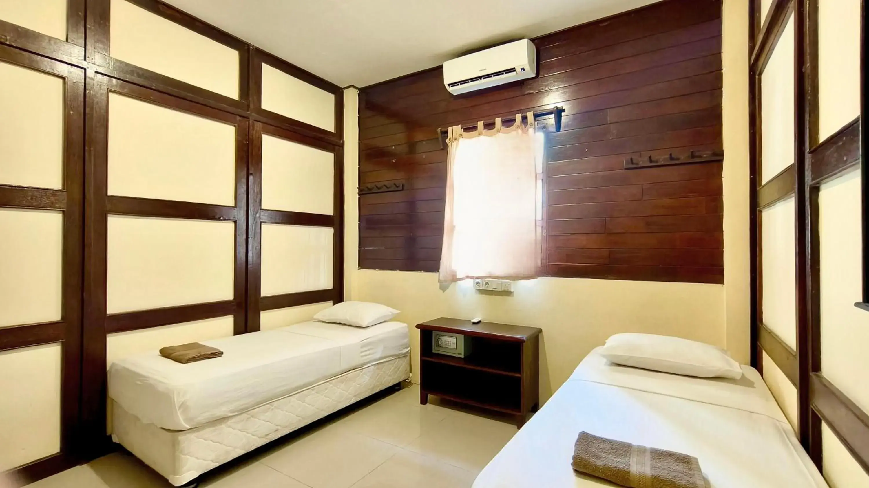 Standard Twin Room with Shared Bathroom in Gili Buana Hostel & Backpackers Gili Air Standard Twin Room with Shared Bathroom in Gili Buana Hostel & Backpackers Gili Air