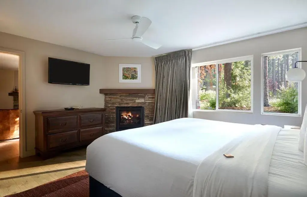 Superior King Suite in Black Bear Lodge Superior King Suite in Black Bear Lodge