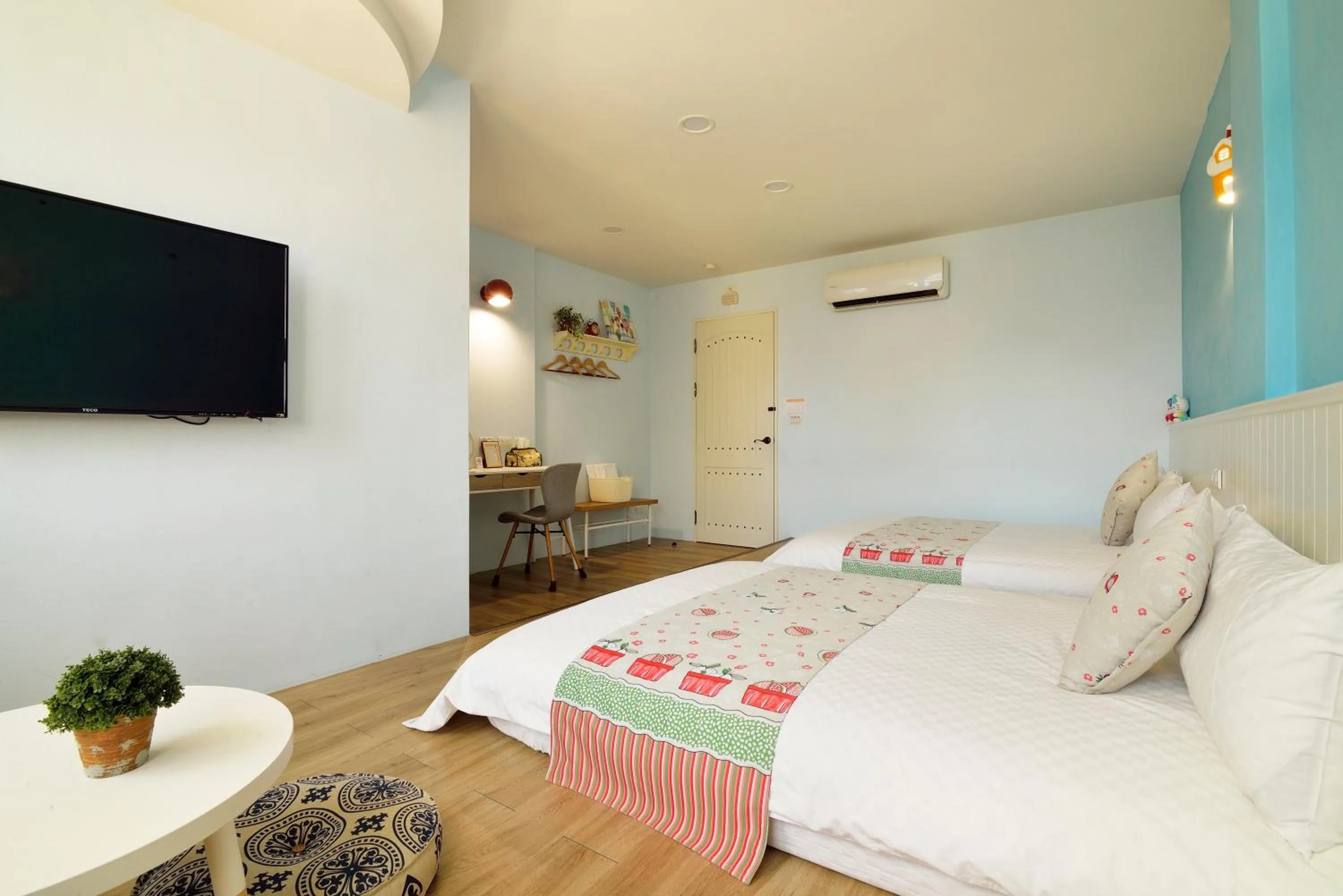 Photo of the whole room, Bed in Good day