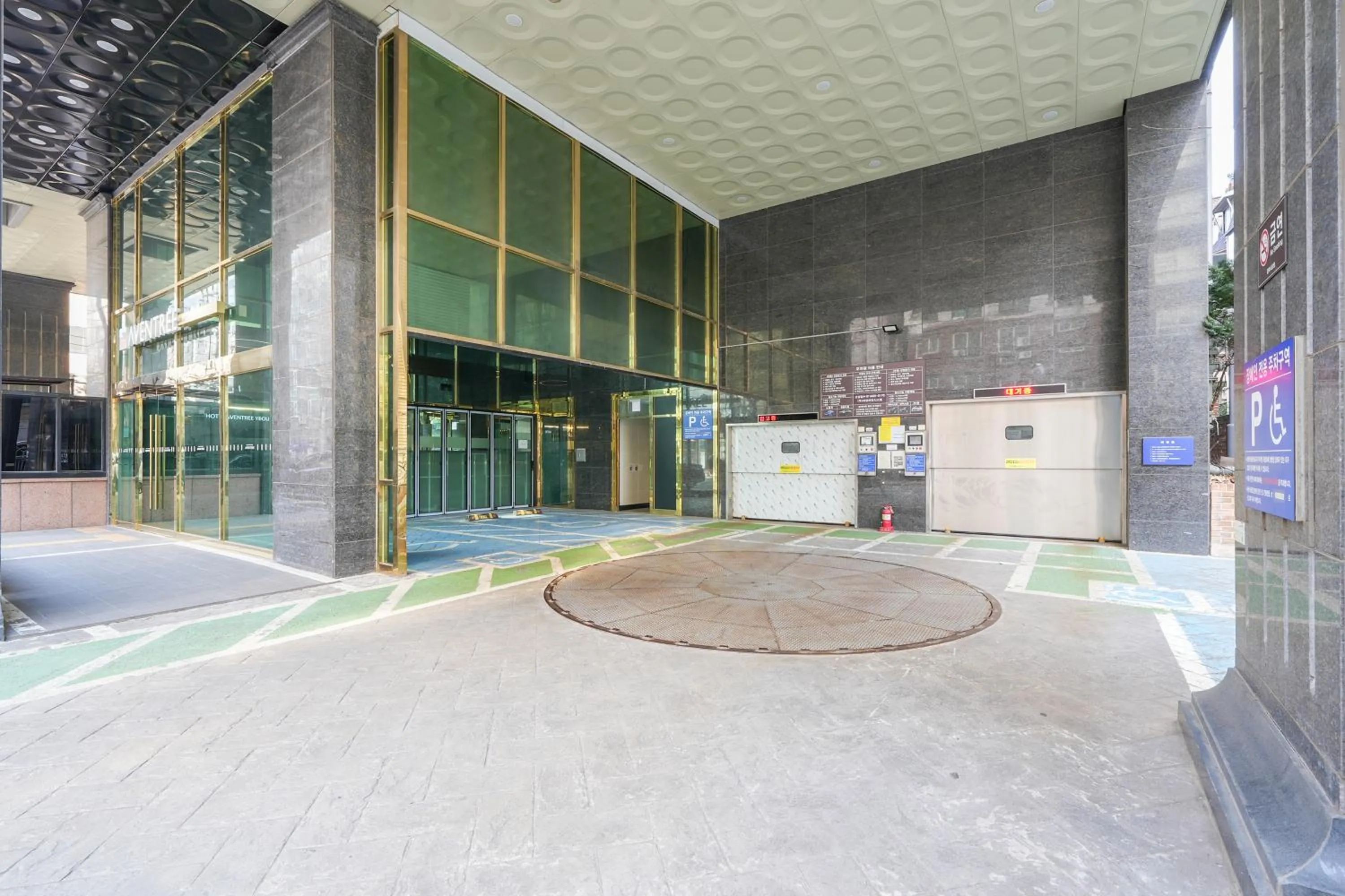 Parking in Hotel Aventree Yeouido