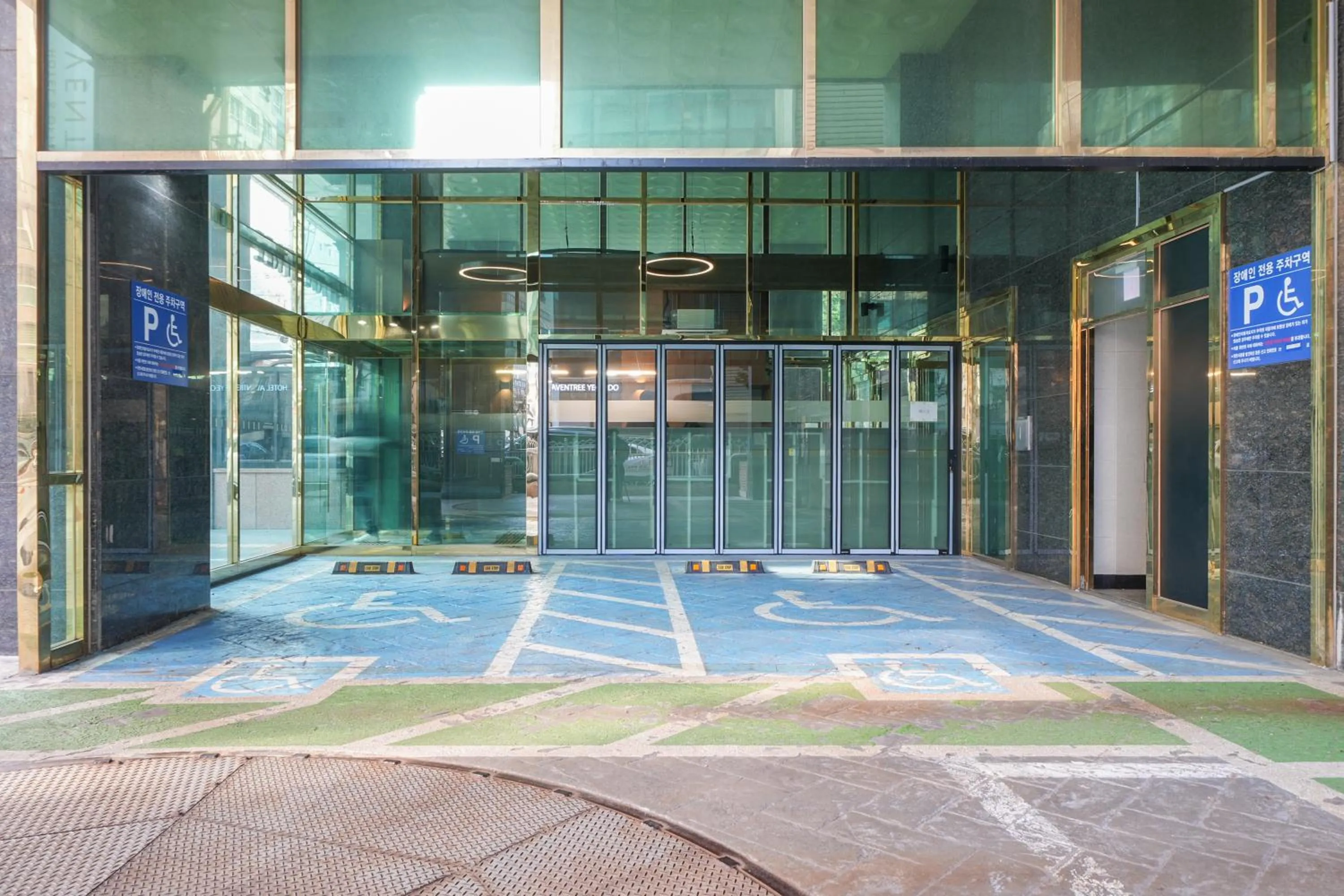 Parking in Hotel Aventree Yeouido