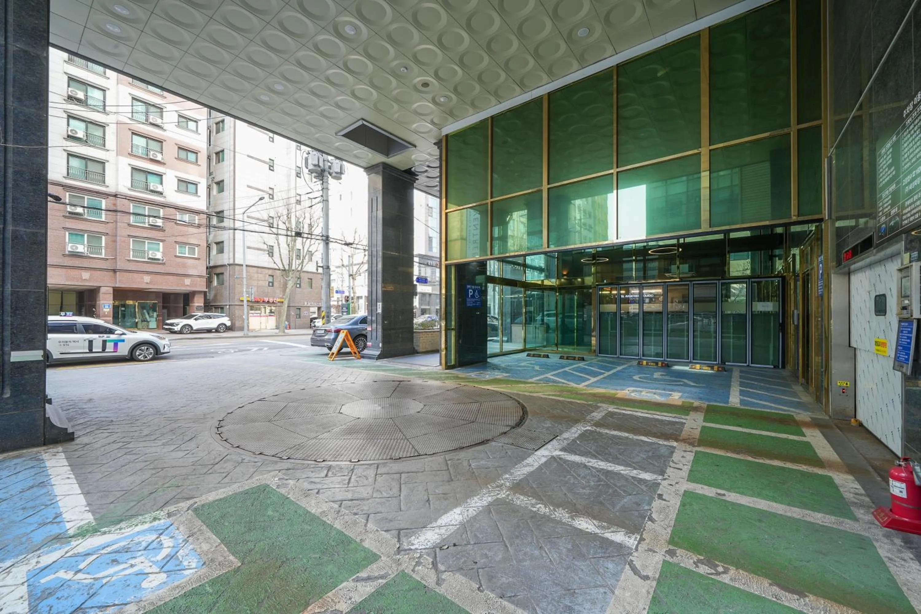Parking in Hotel Aventree Yeouido