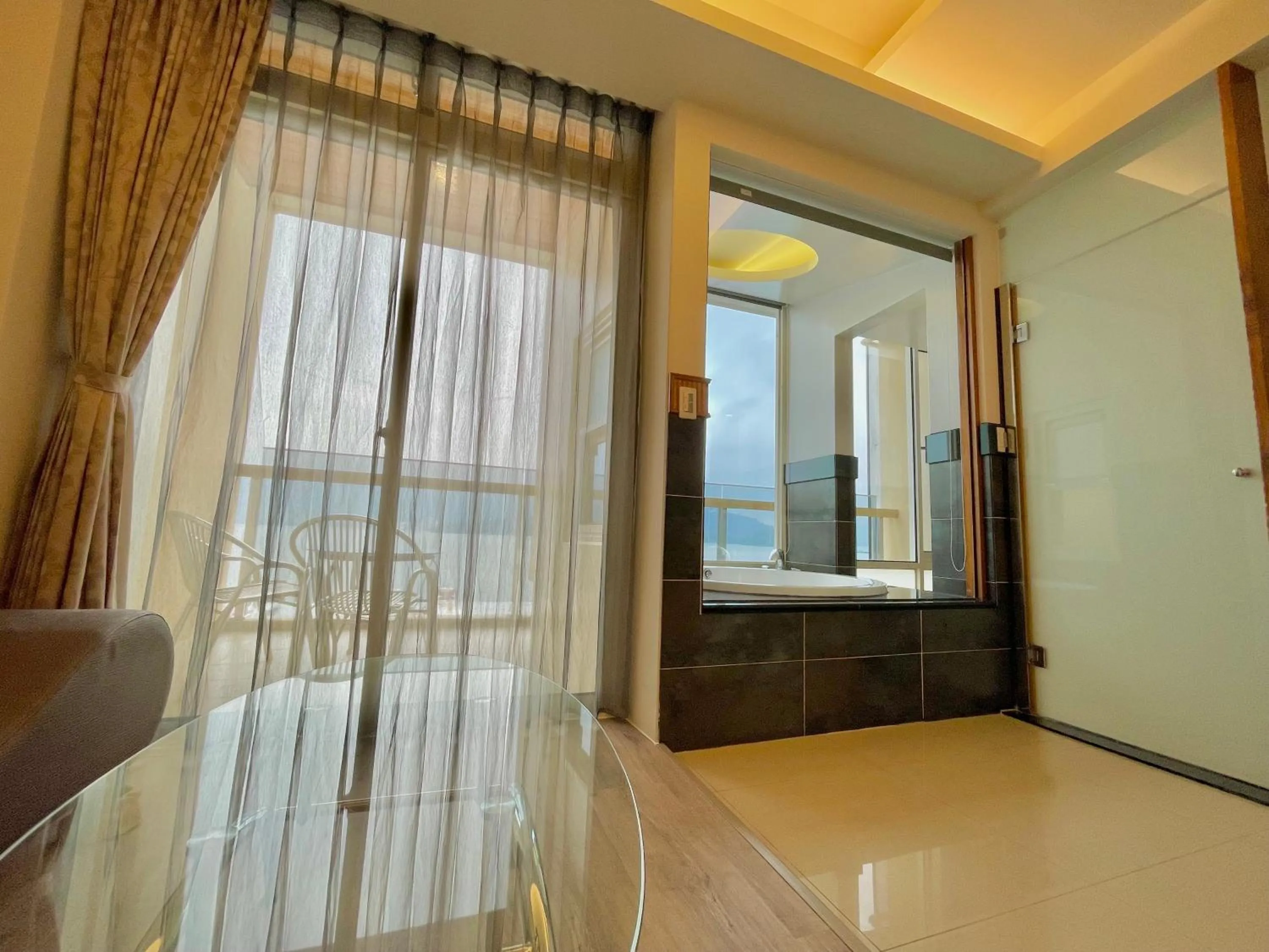 View (from property/room), Bed in Ming Hu B&B