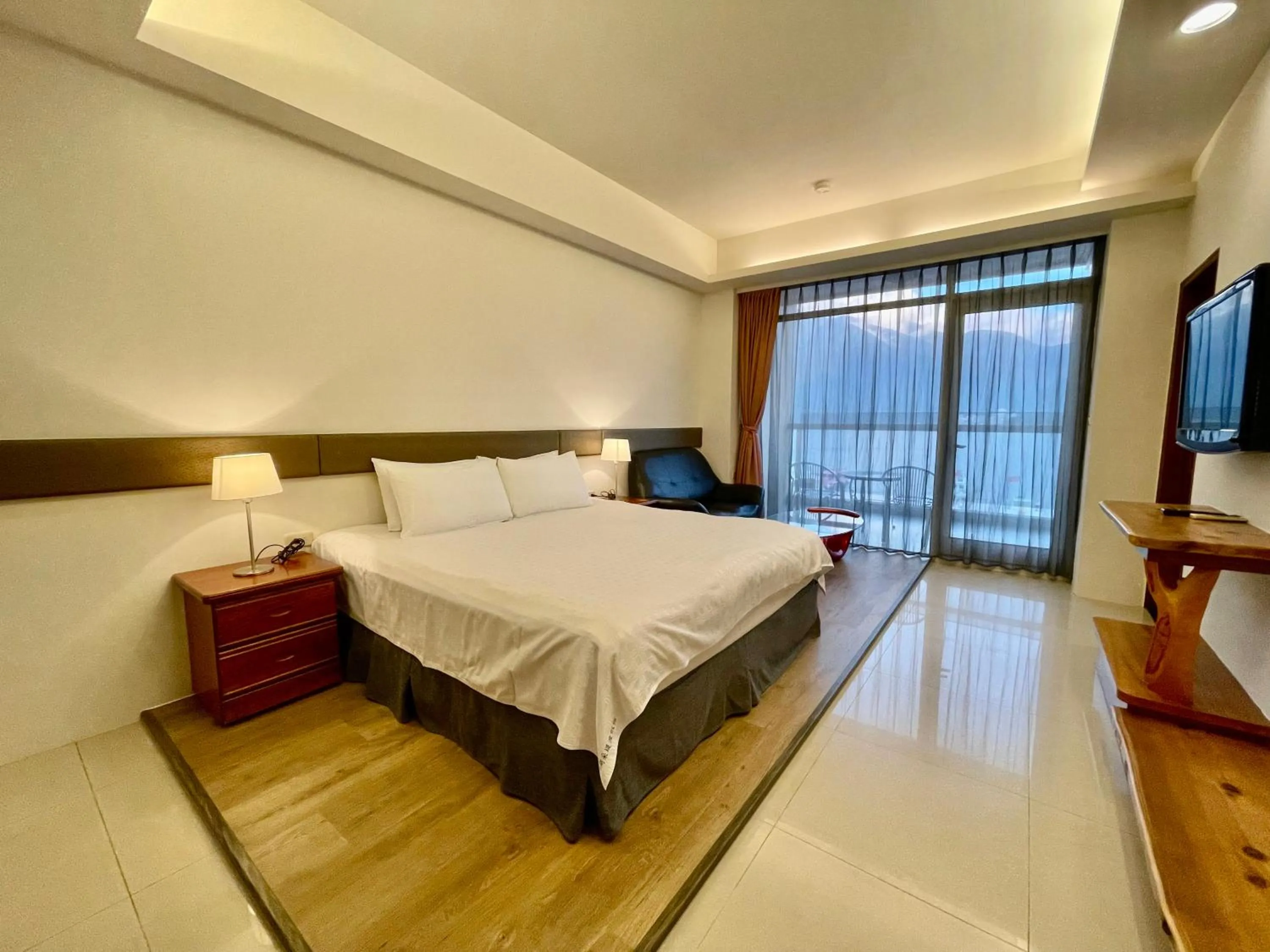 On site, Bed in Ming Hu B&B