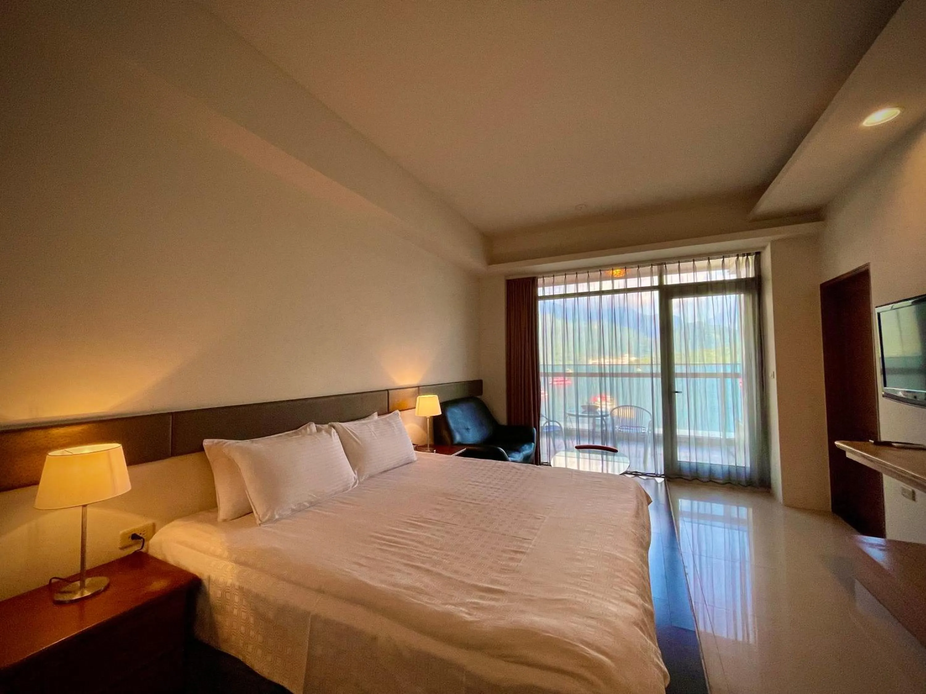 Lake view, Bed in Ming Hu B&B