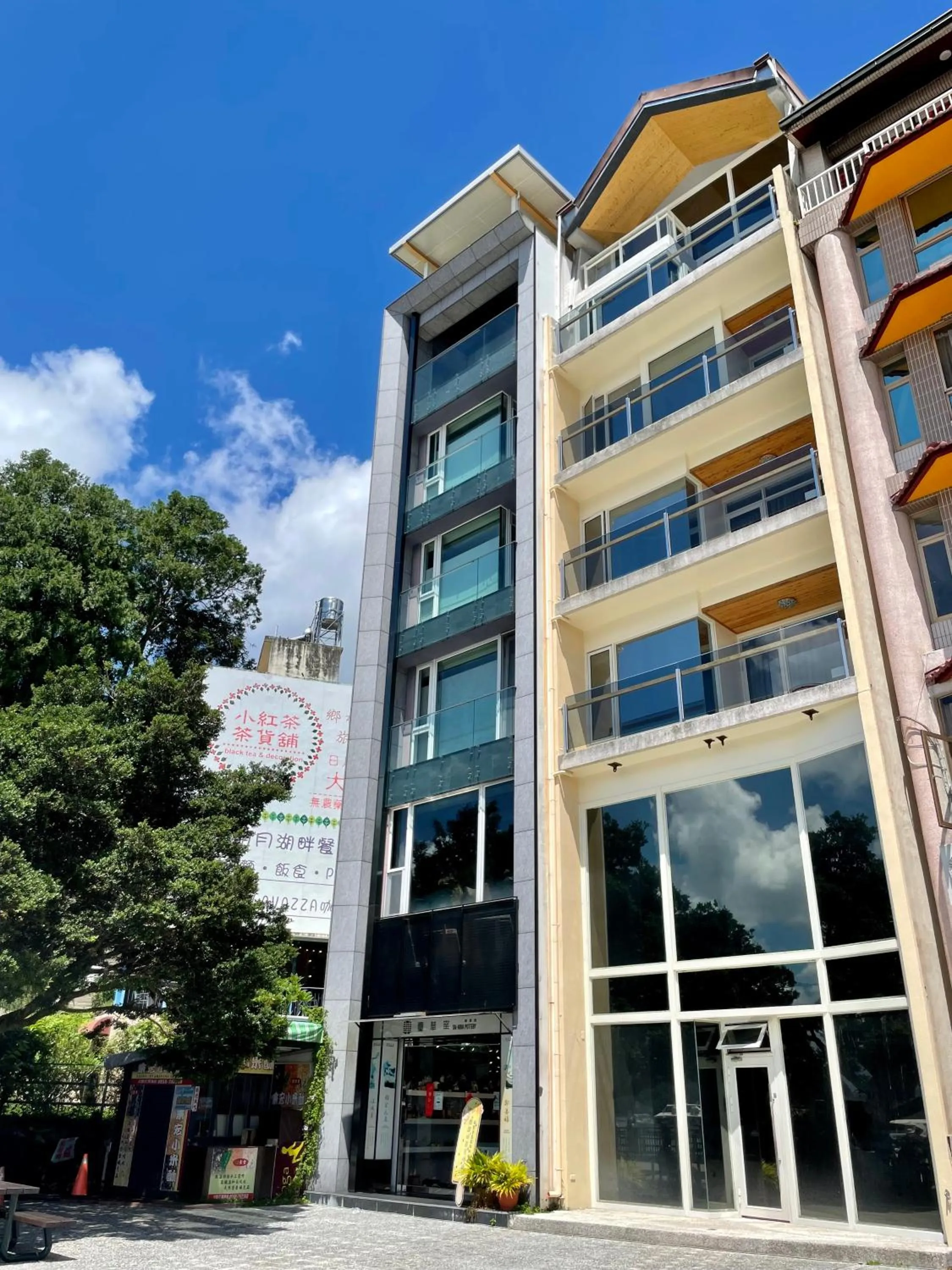 Property building in Ming Hu B&B