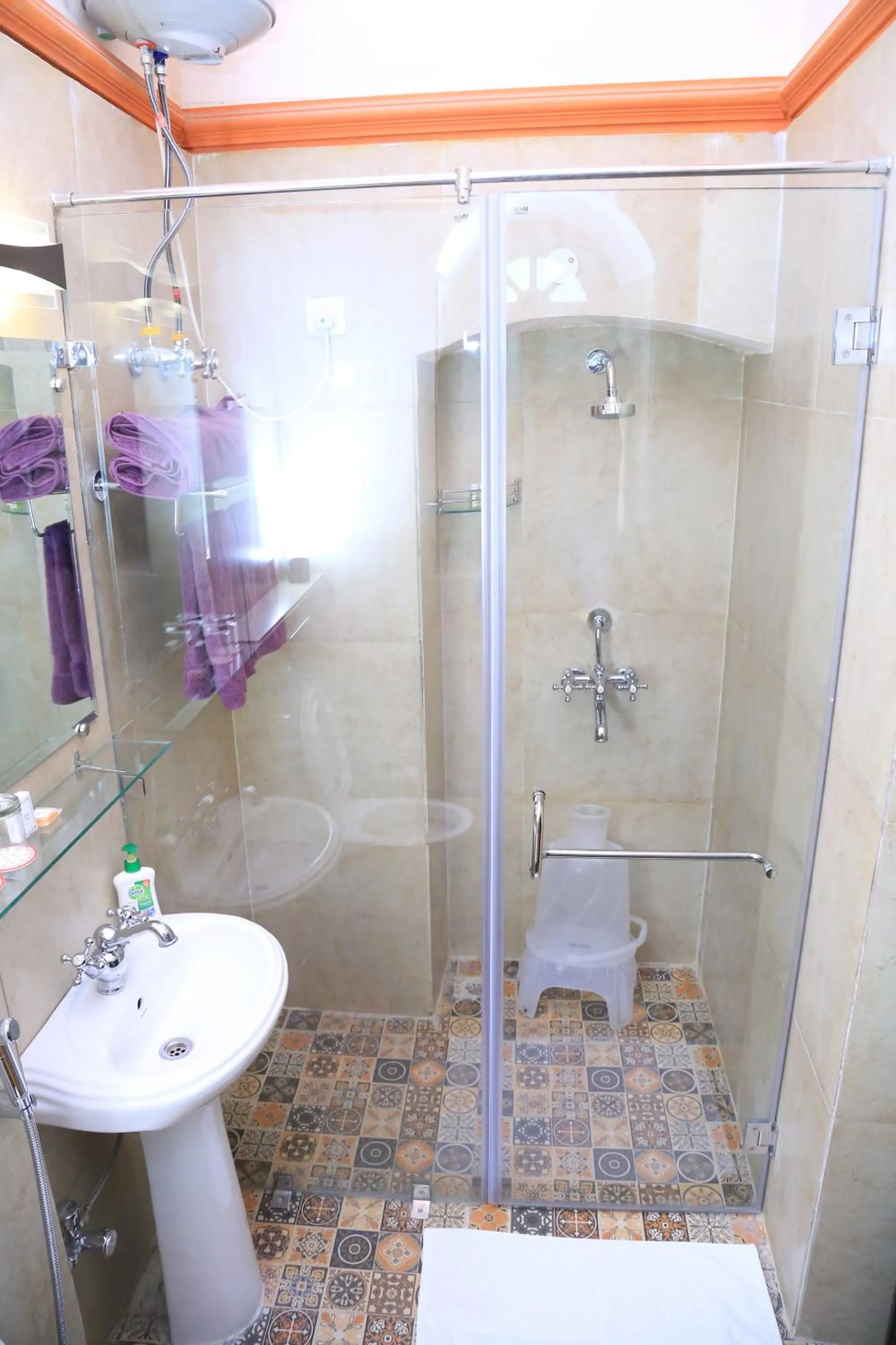 Shower in Raghu Vilas