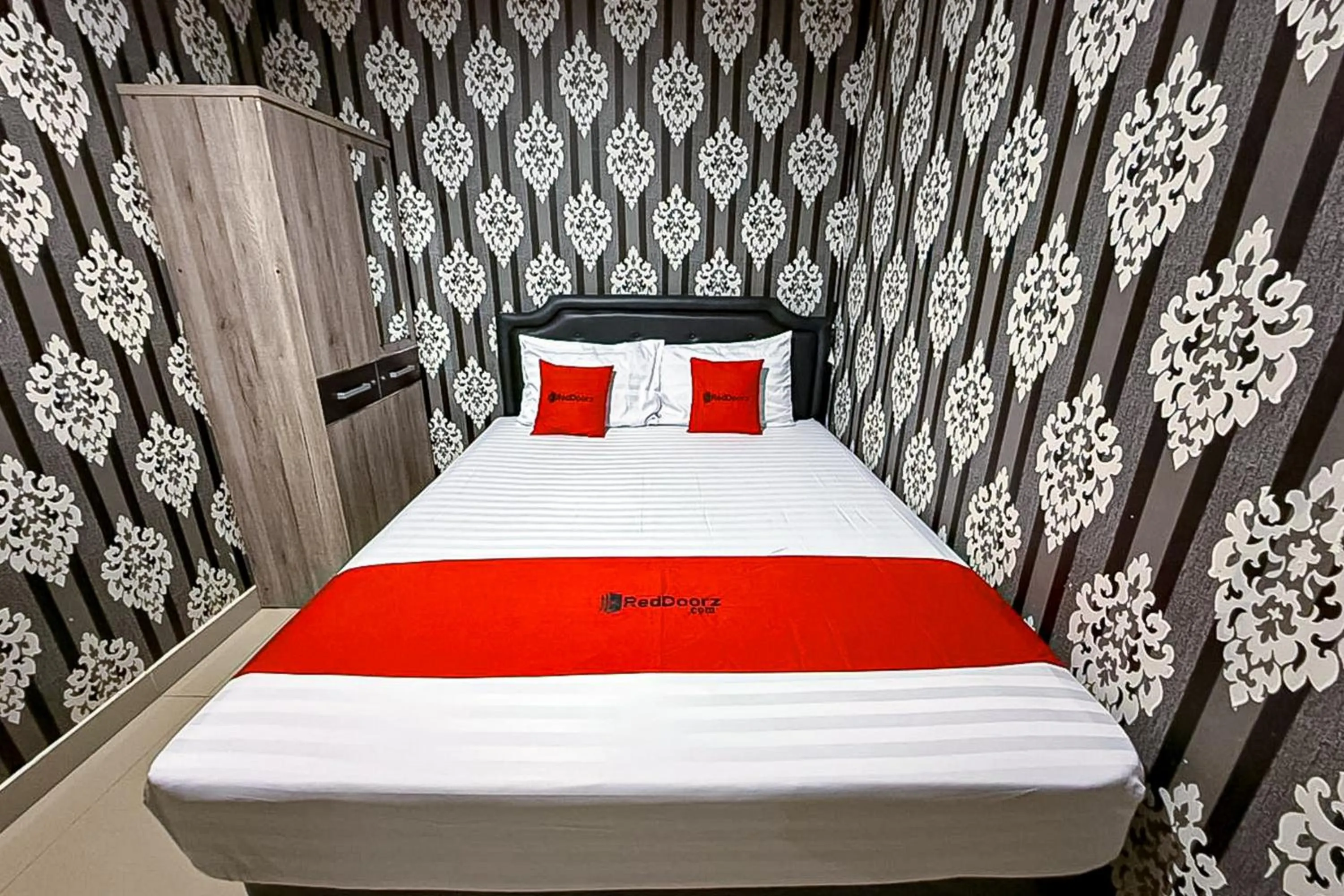 Bedroom, Bed in RedDoorz near Gedung Sate 2