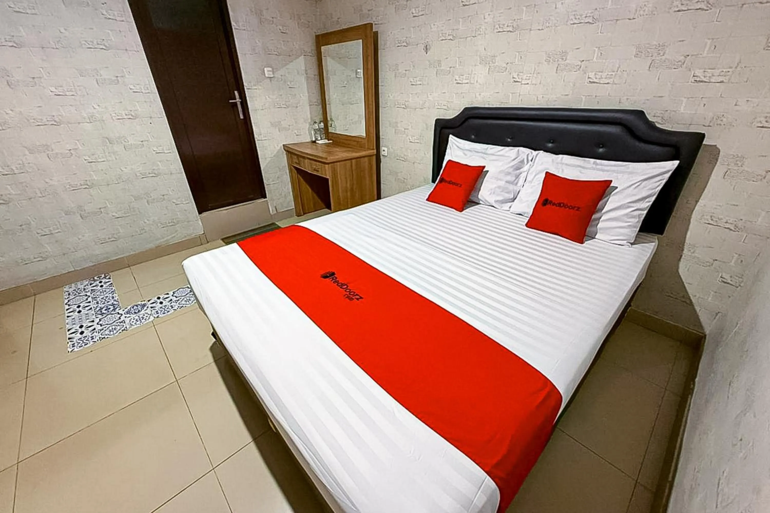 Bedroom, Bed in RedDoorz near Gedung Sate 2