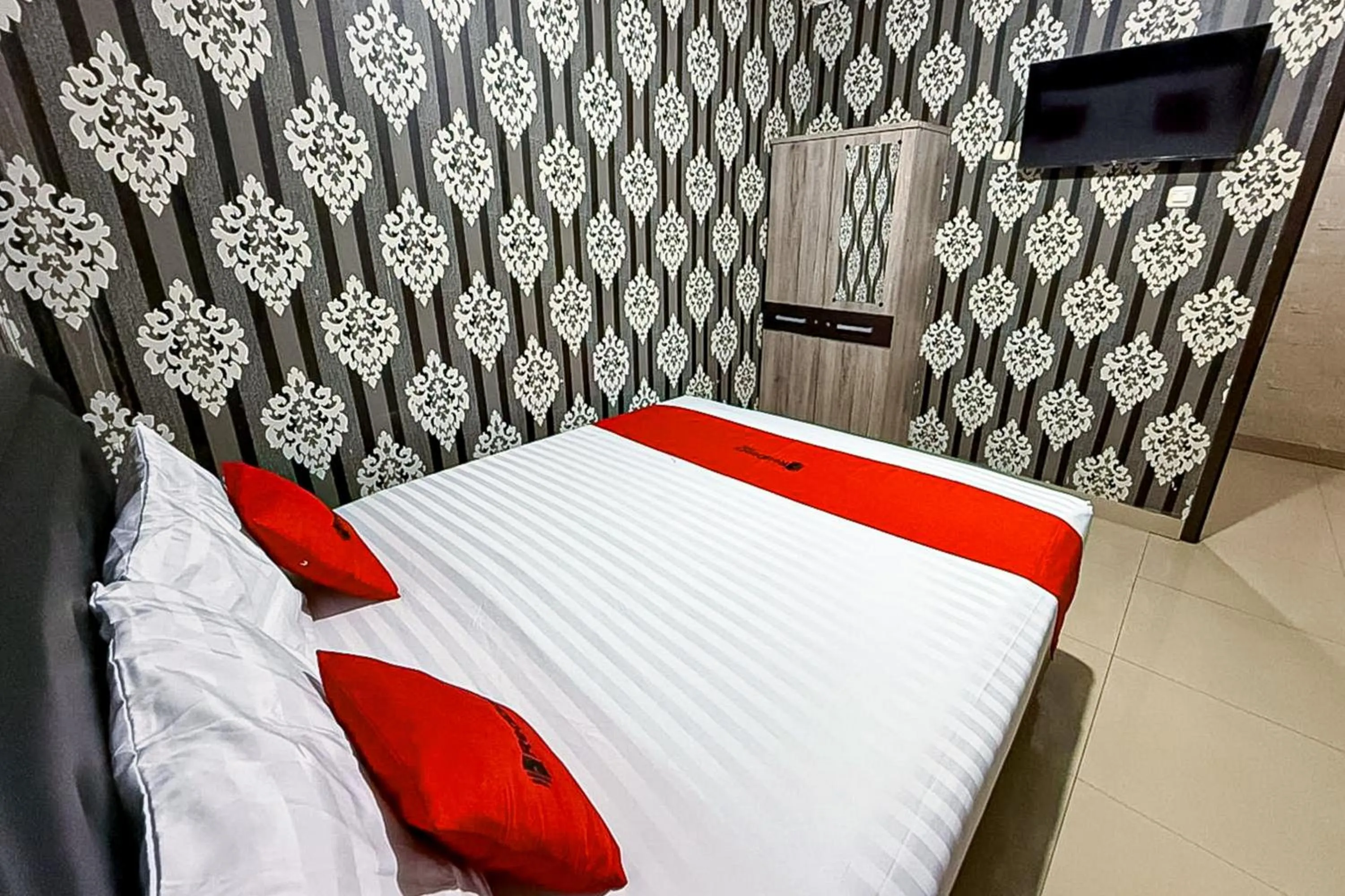 Bedroom, Bed in RedDoorz near Gedung Sate 2