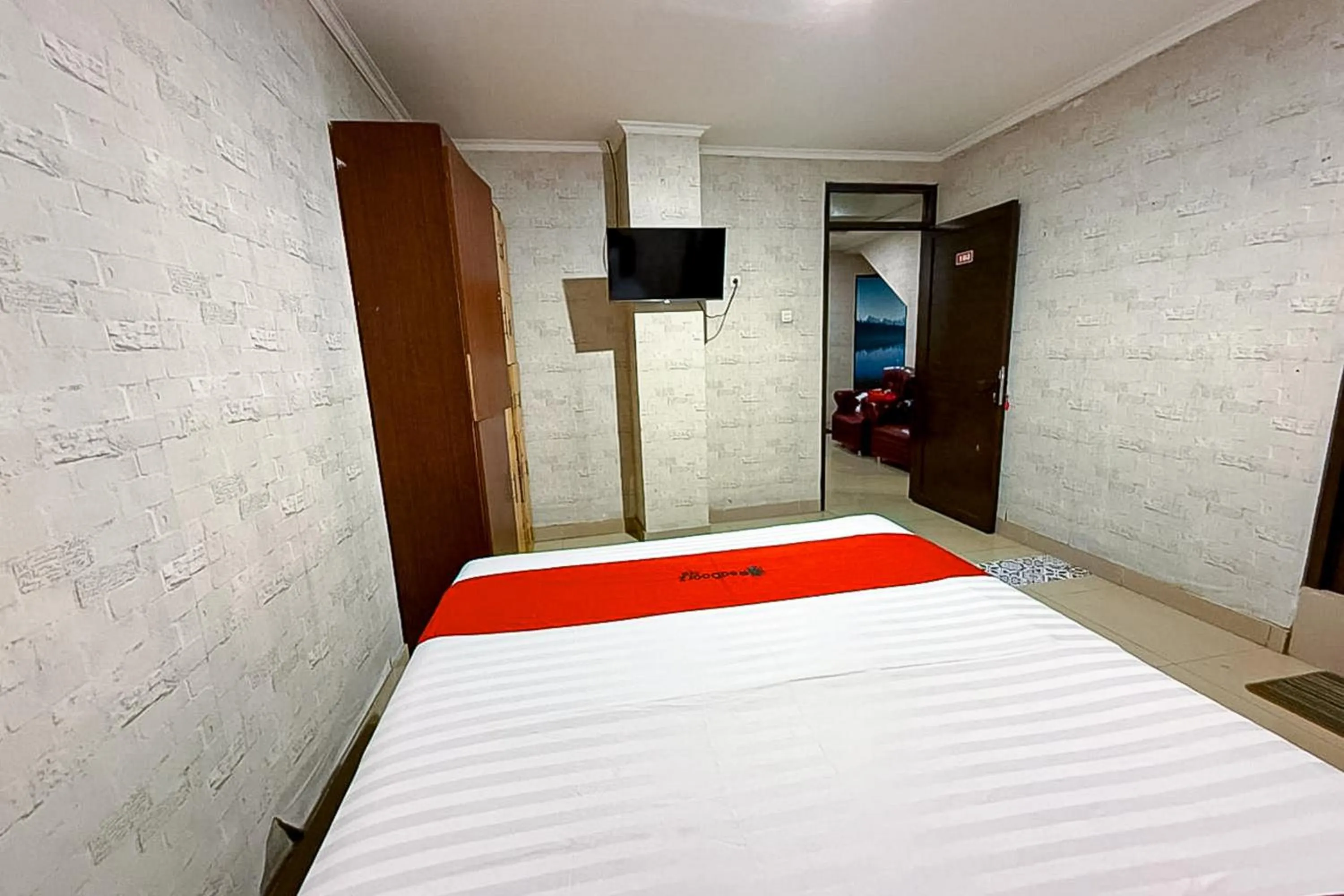 Bedroom, Bed in RedDoorz near Gedung Sate 2