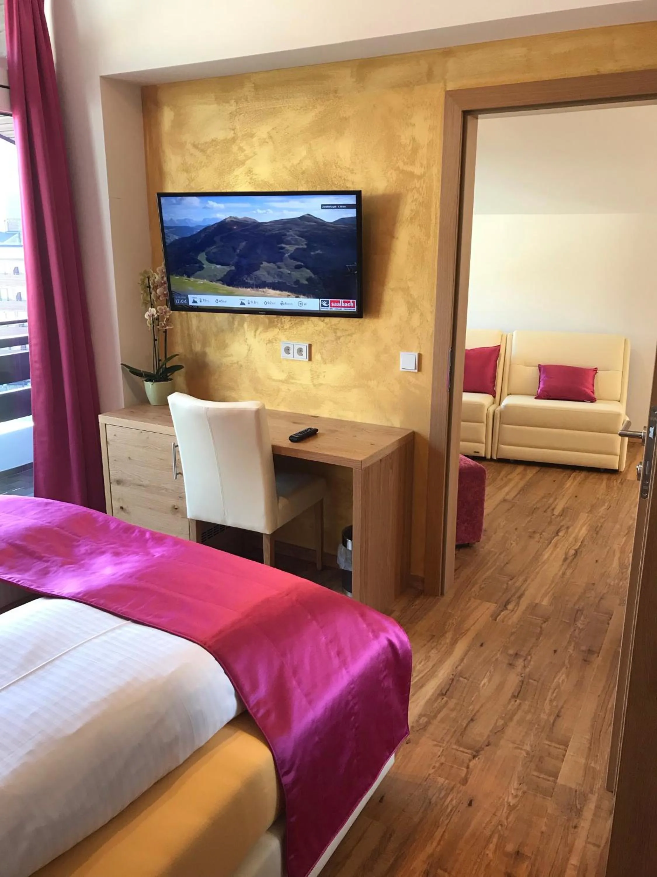 Photo of the whole room, Bed in Berger's Sporthotel