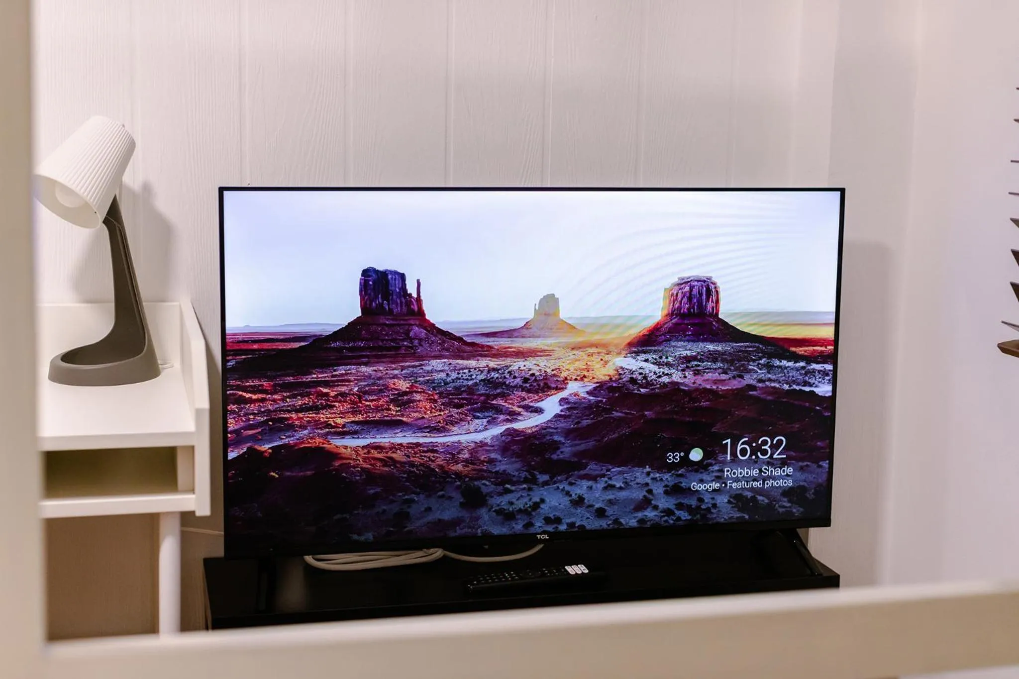 Communal lounge/ TV room in Diff Hostel