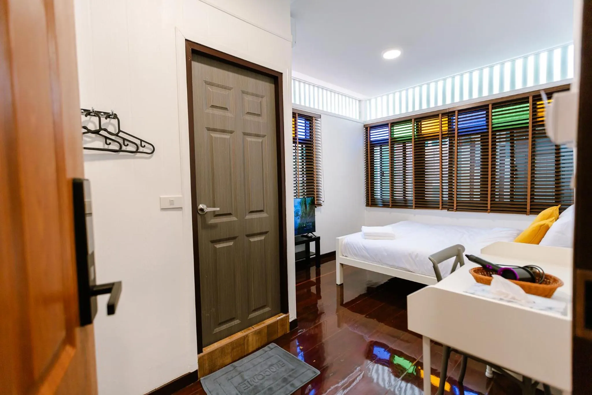 Photo of the whole room, Bed in Diff Hostel