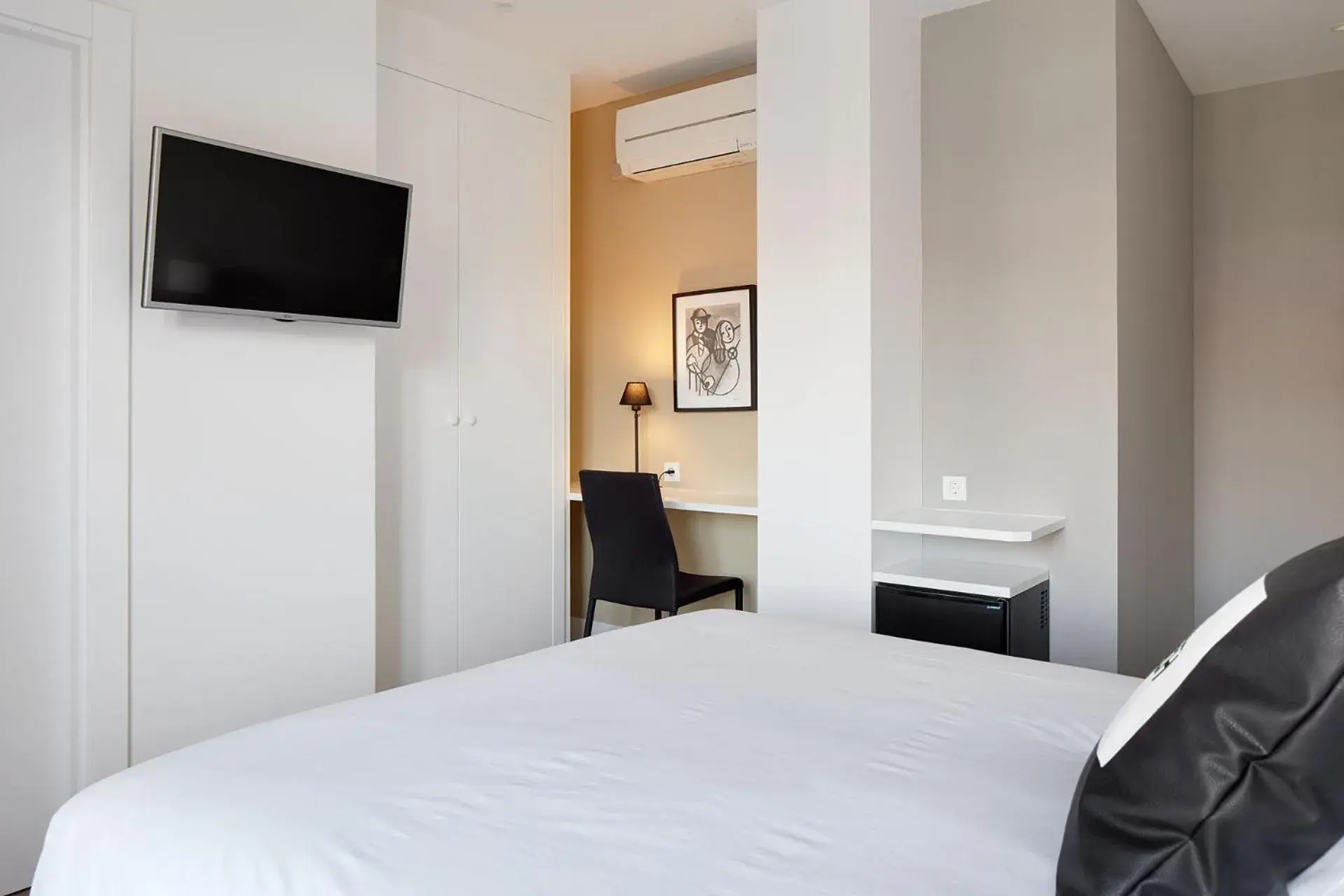 Double Room with Balcony in Hotel Flysch Double Room with Balcony in Hotel Flysch