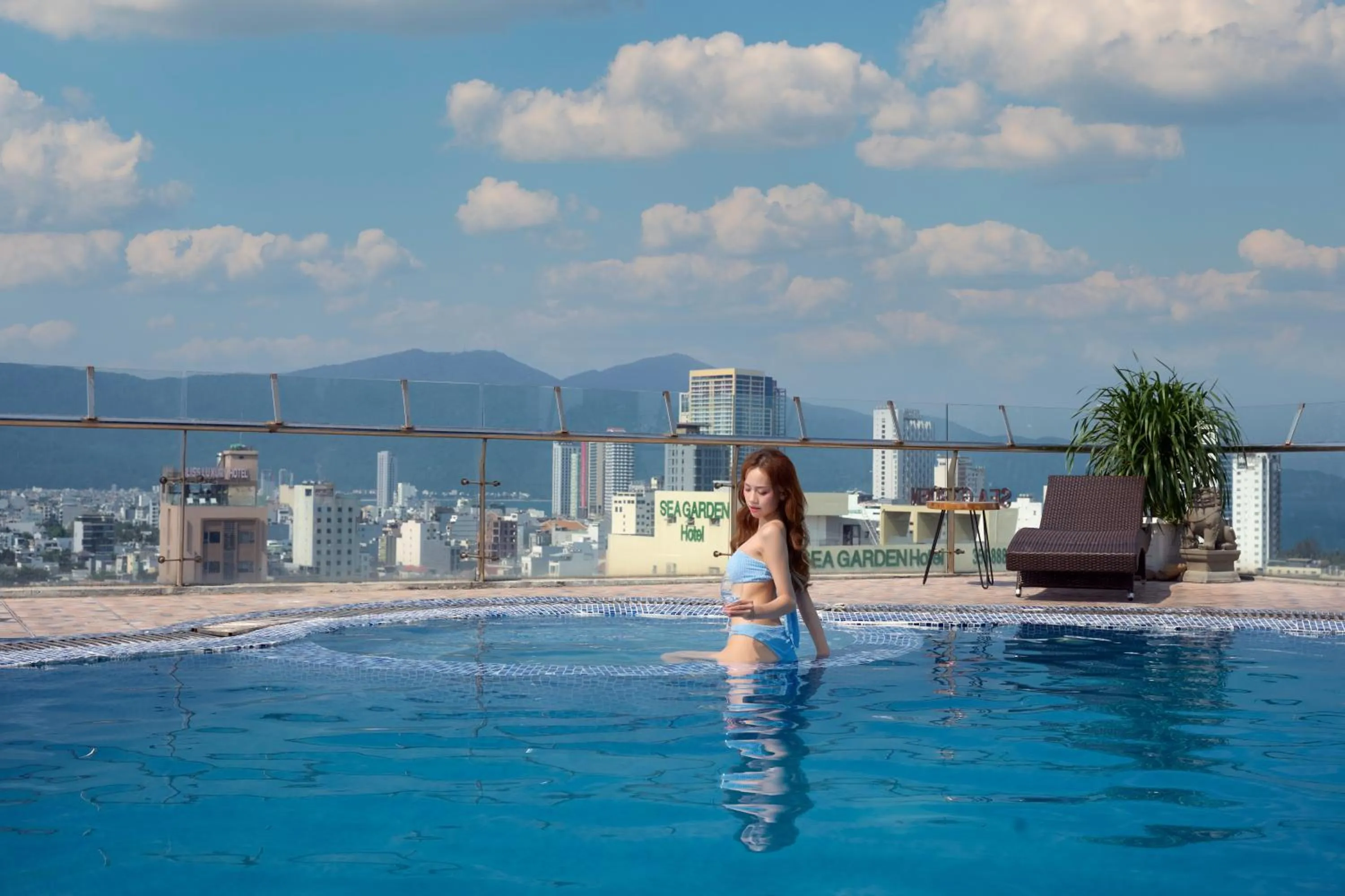 Swimming pool in Merry Land Hotel Da Nang