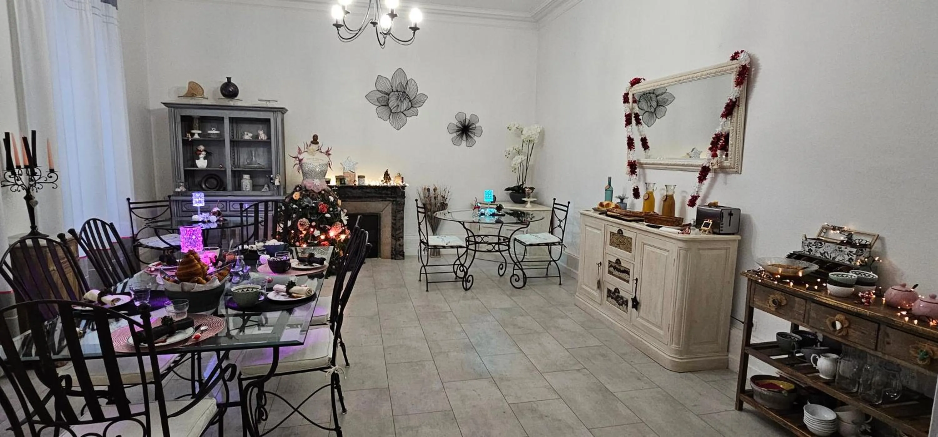 Food and drinks in La Maison de Vénus