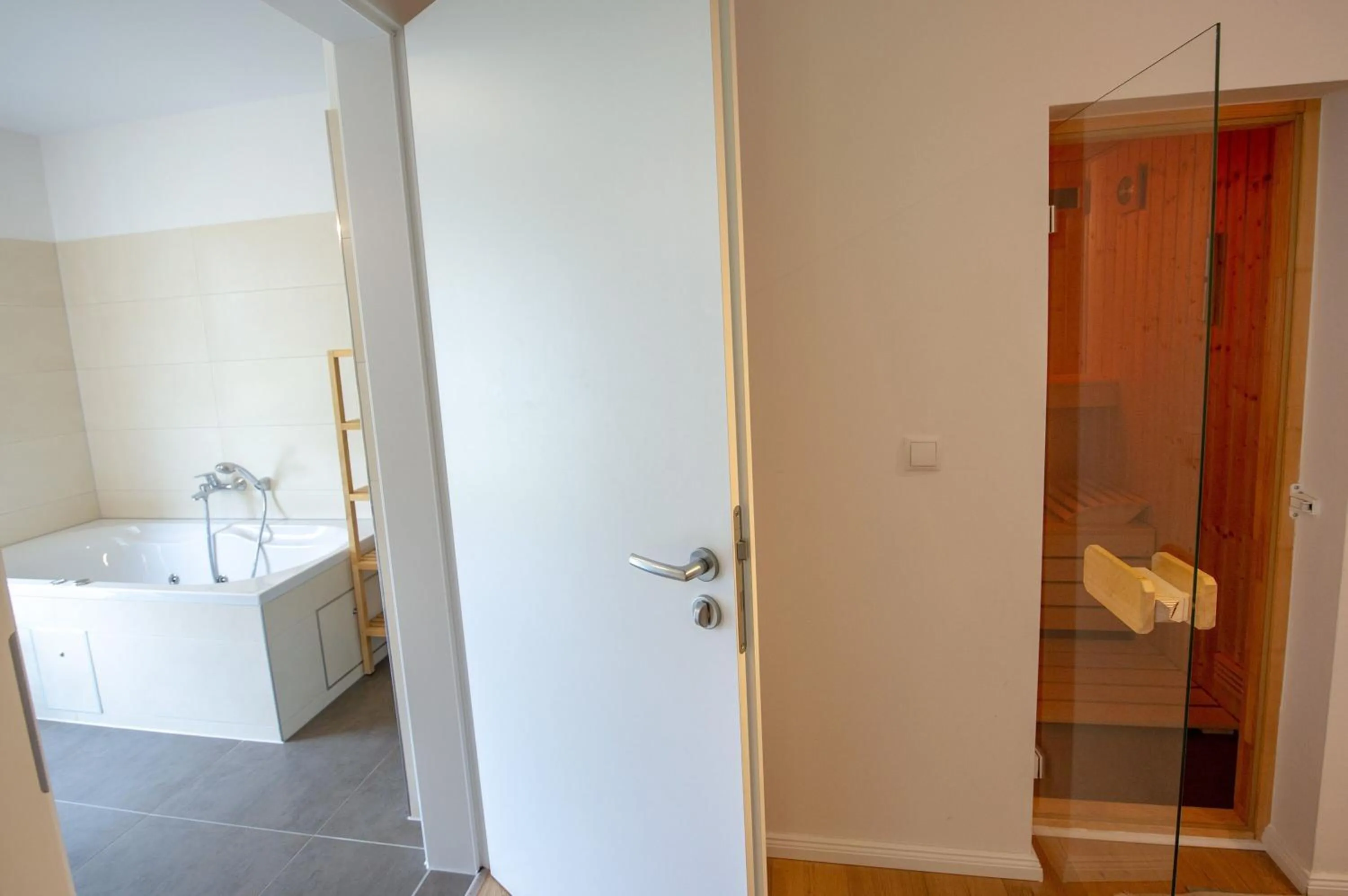 Sauna, Bed in Haus Jasmund in Sellin - WG02 mit Kamin, Sauna, Whirlwanne, Terrasse