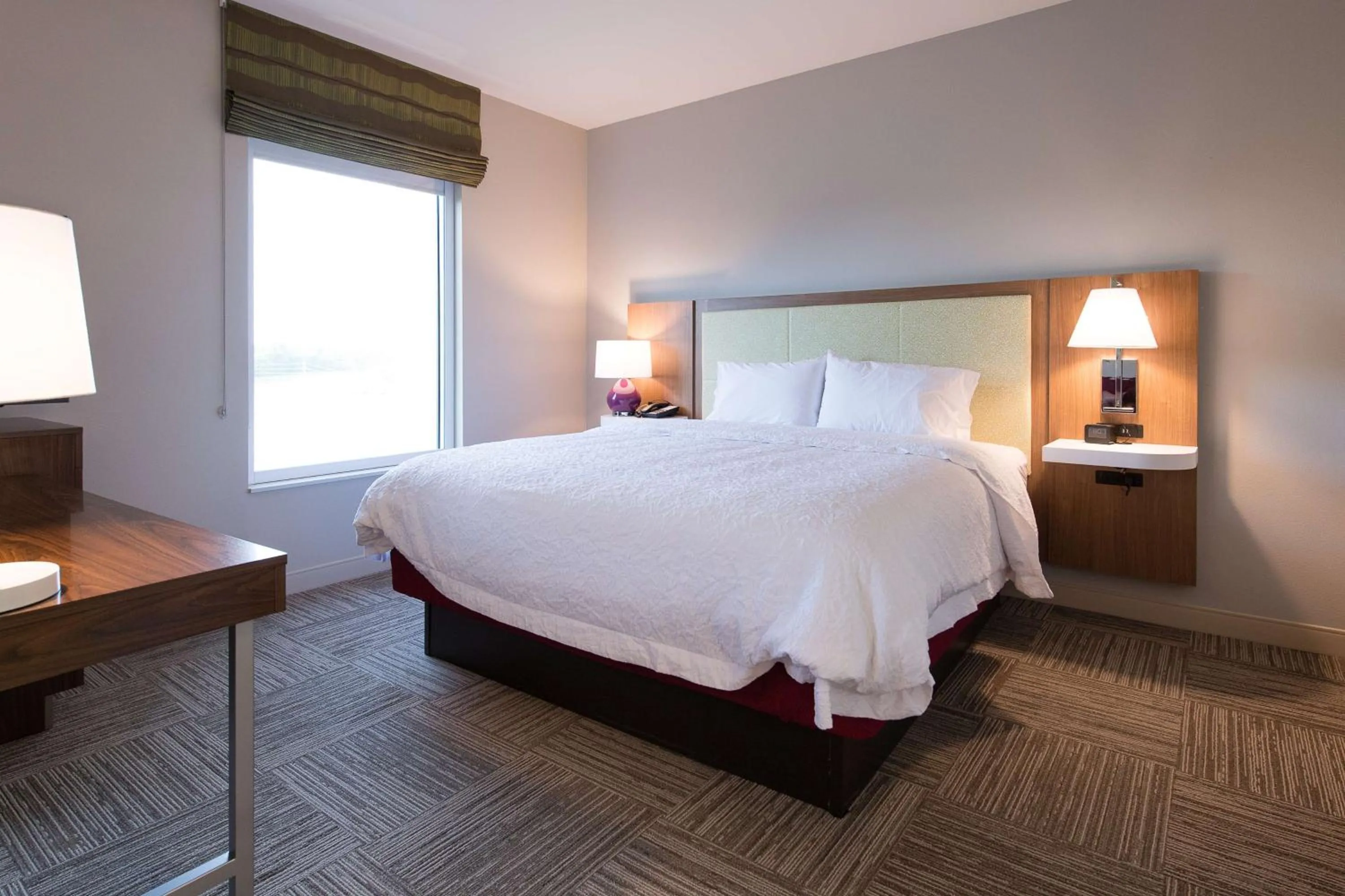 Photo of the whole room, Bed in Hampton Inn and Suites Fayetteville, NC