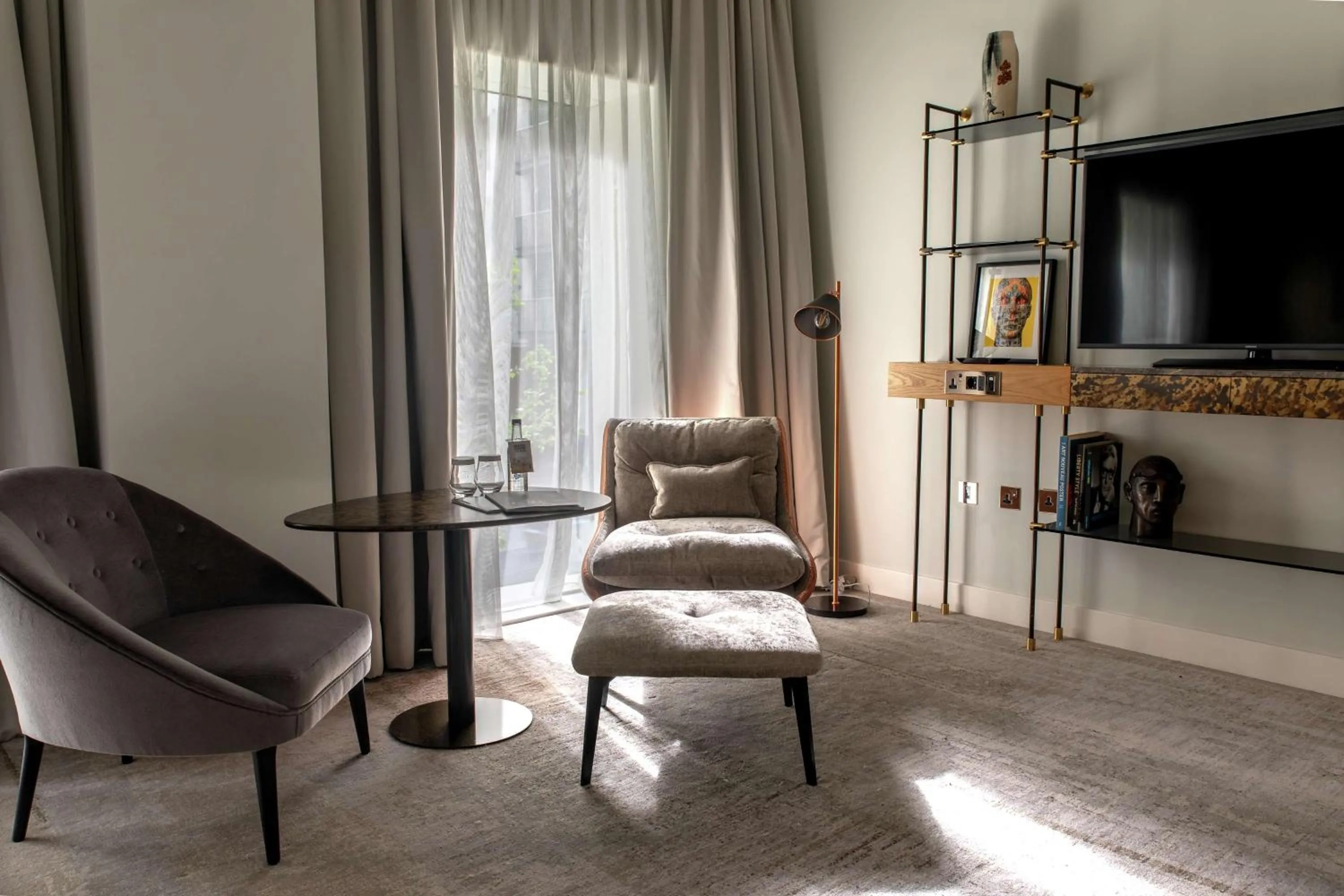 Bedroom in Lincoln Plaza Hotel London, Curio Collection By Hilton