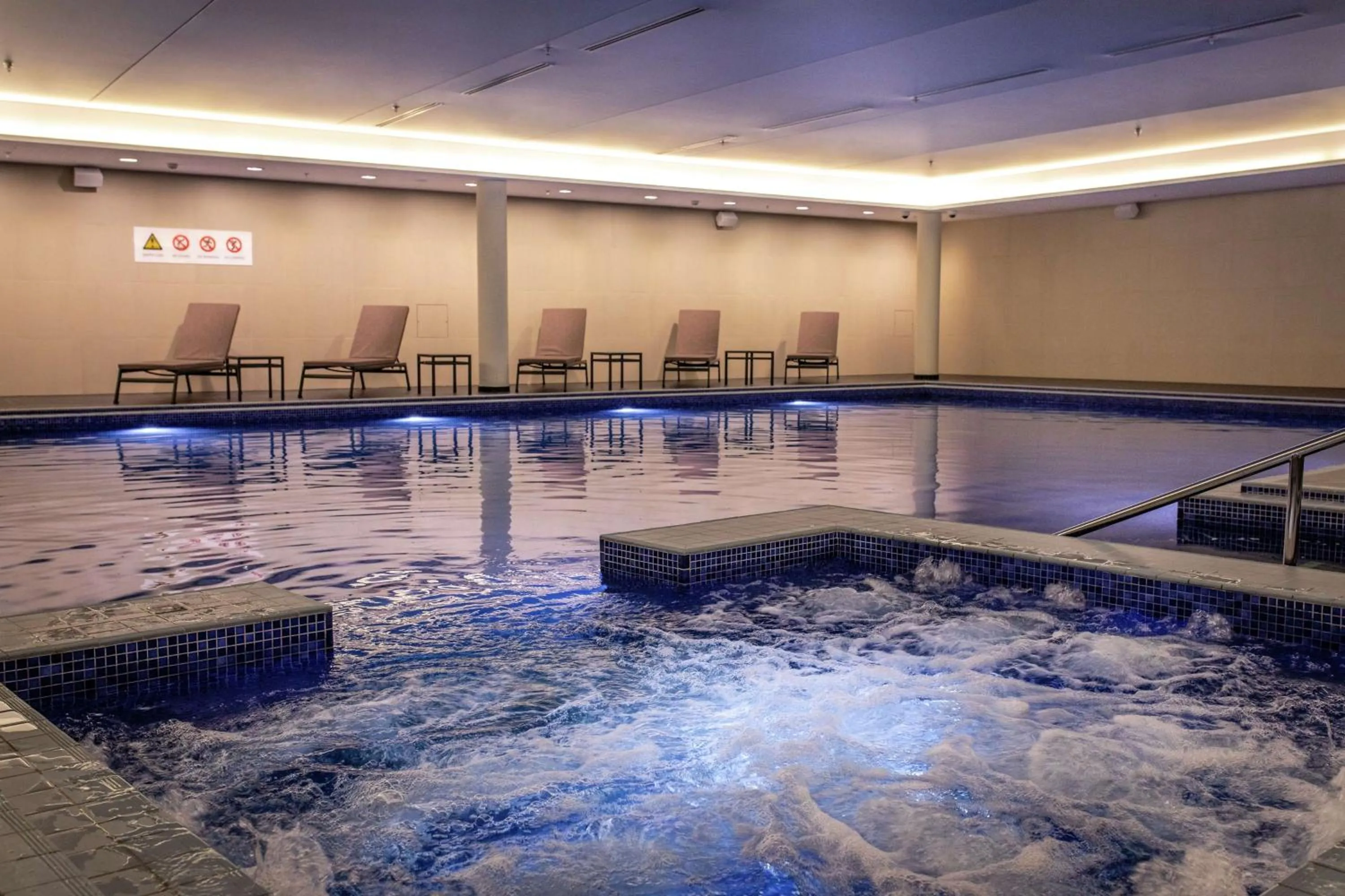 Hot Tub in Lincoln Plaza Hotel London, Curio Collection By Hilton