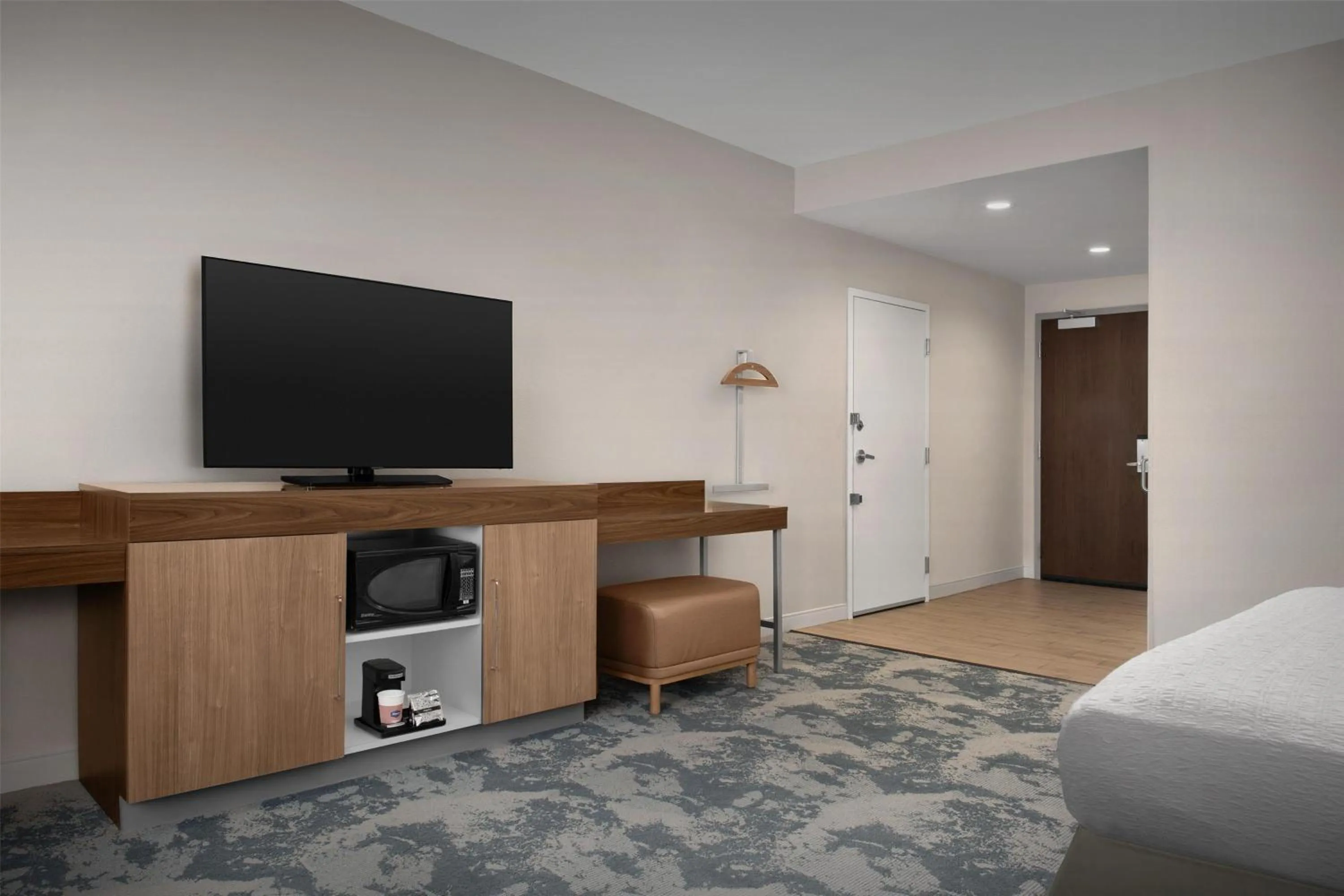 Bed in Hampton Inn & Suites Walterboro