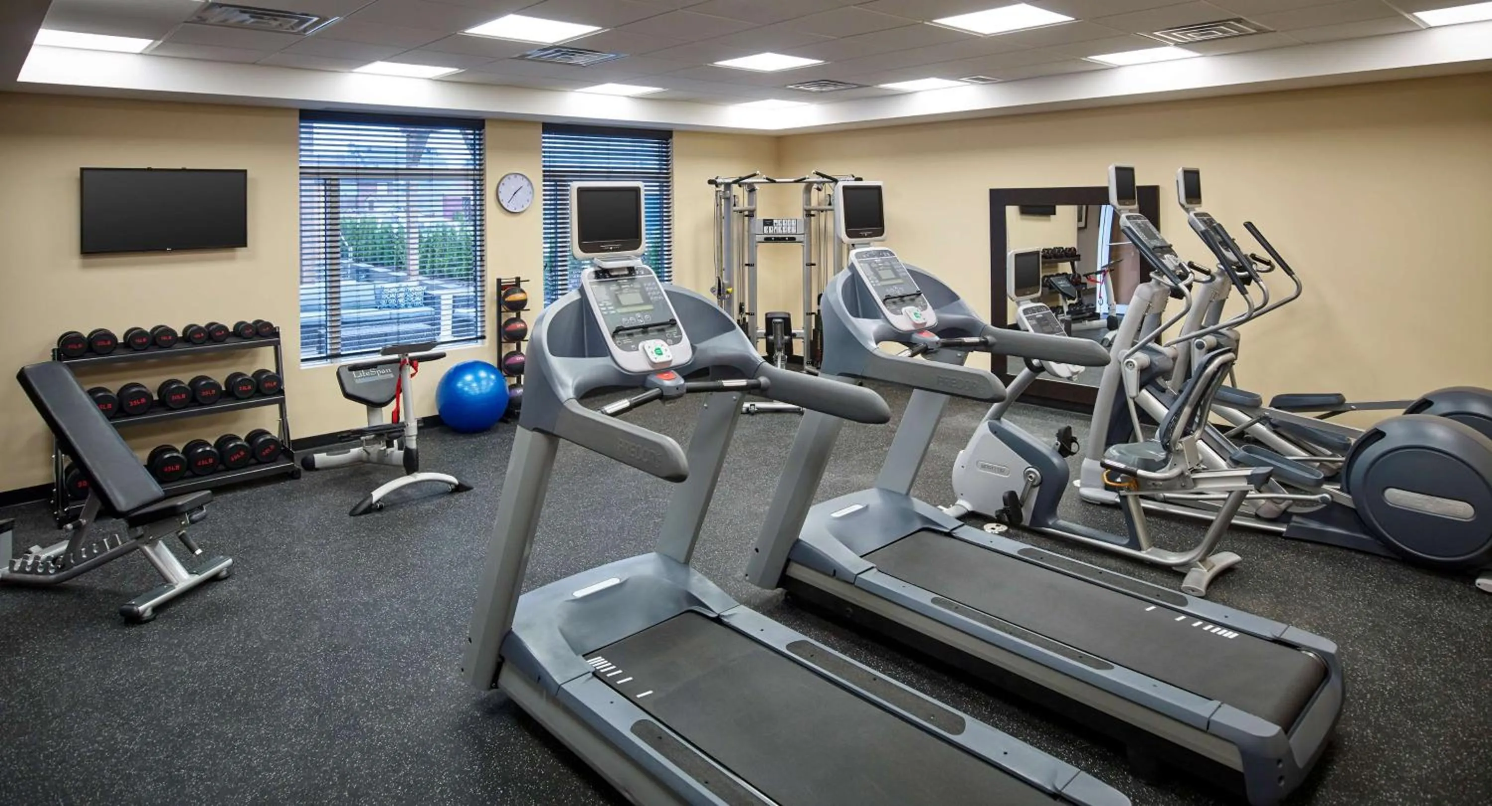 Fitness centre/facilities in Homewood Suites By Hilton North Bay