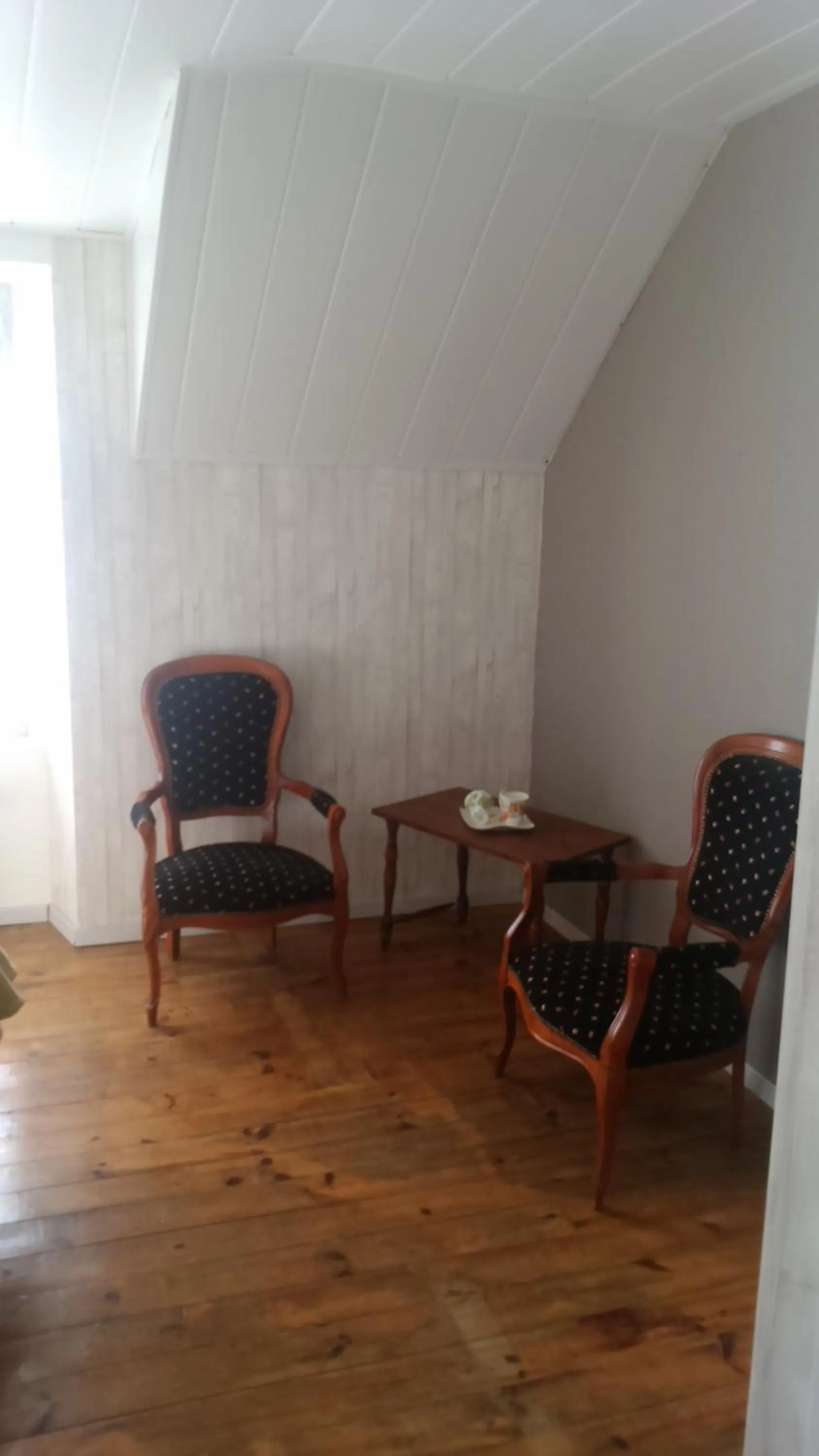 Photo of the whole room in Ty Beg ar Grapenn