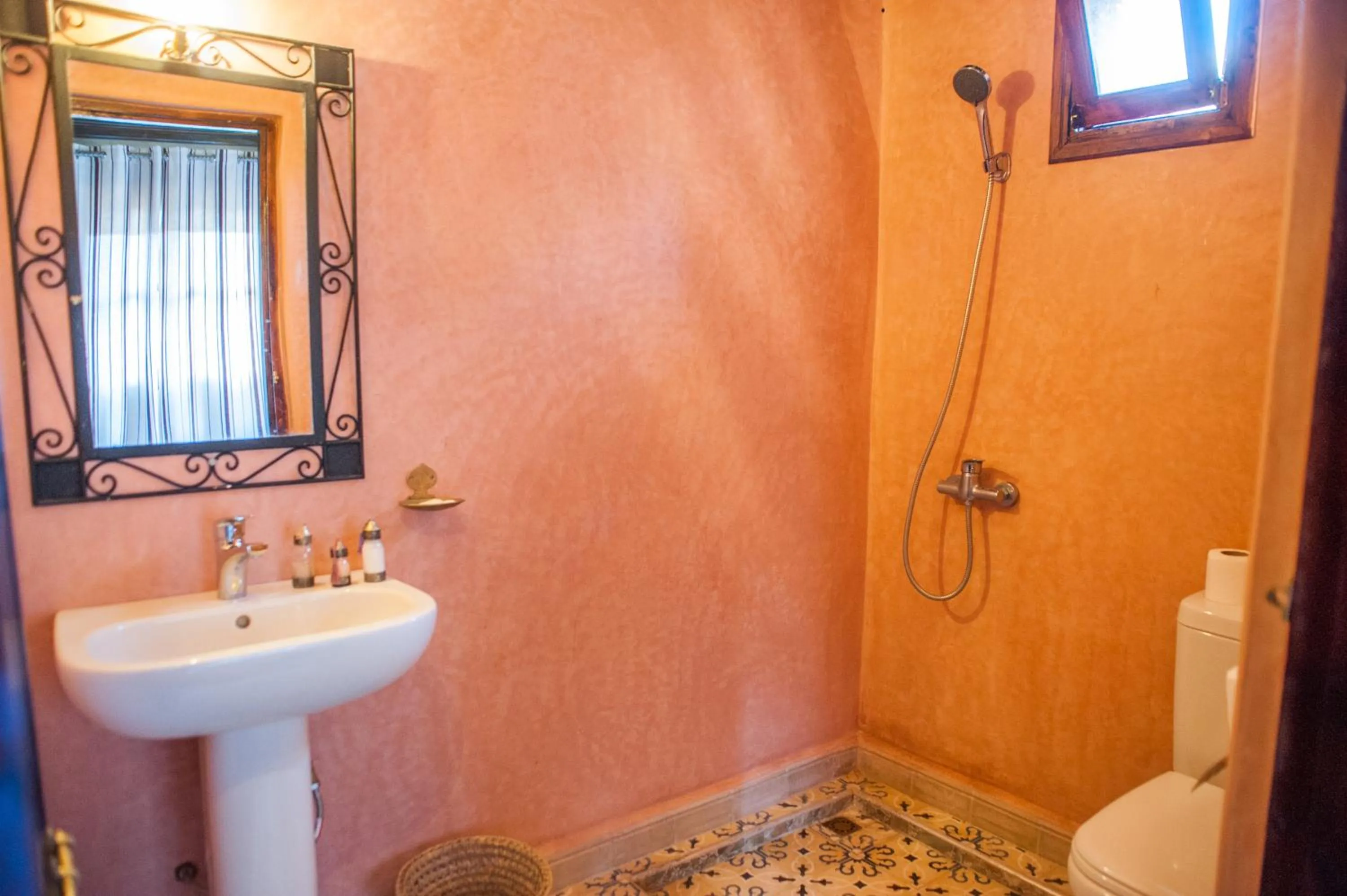 Shower in Toubkal Ecolodge