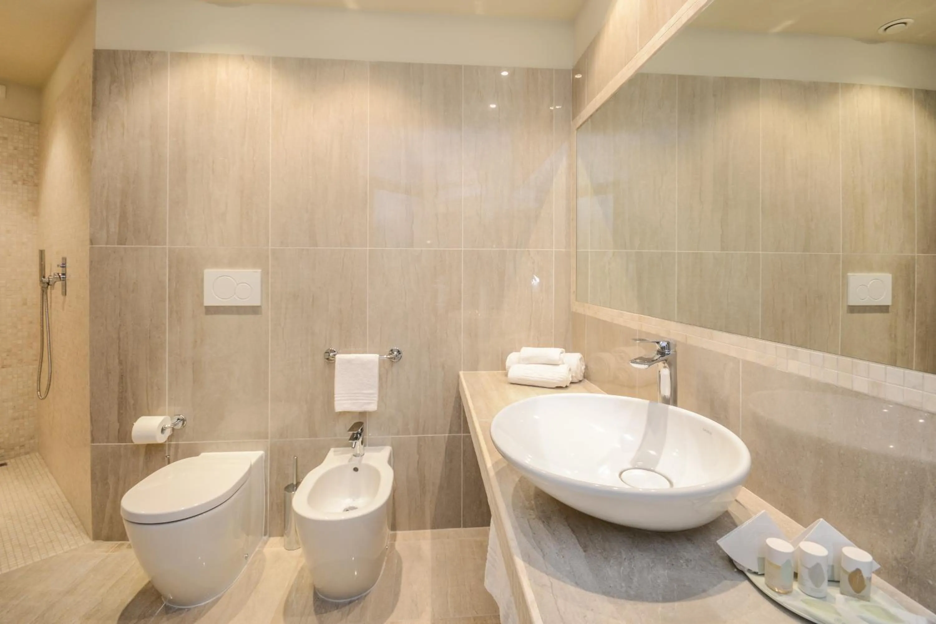 Bathroom in Hotel Villa Garuti