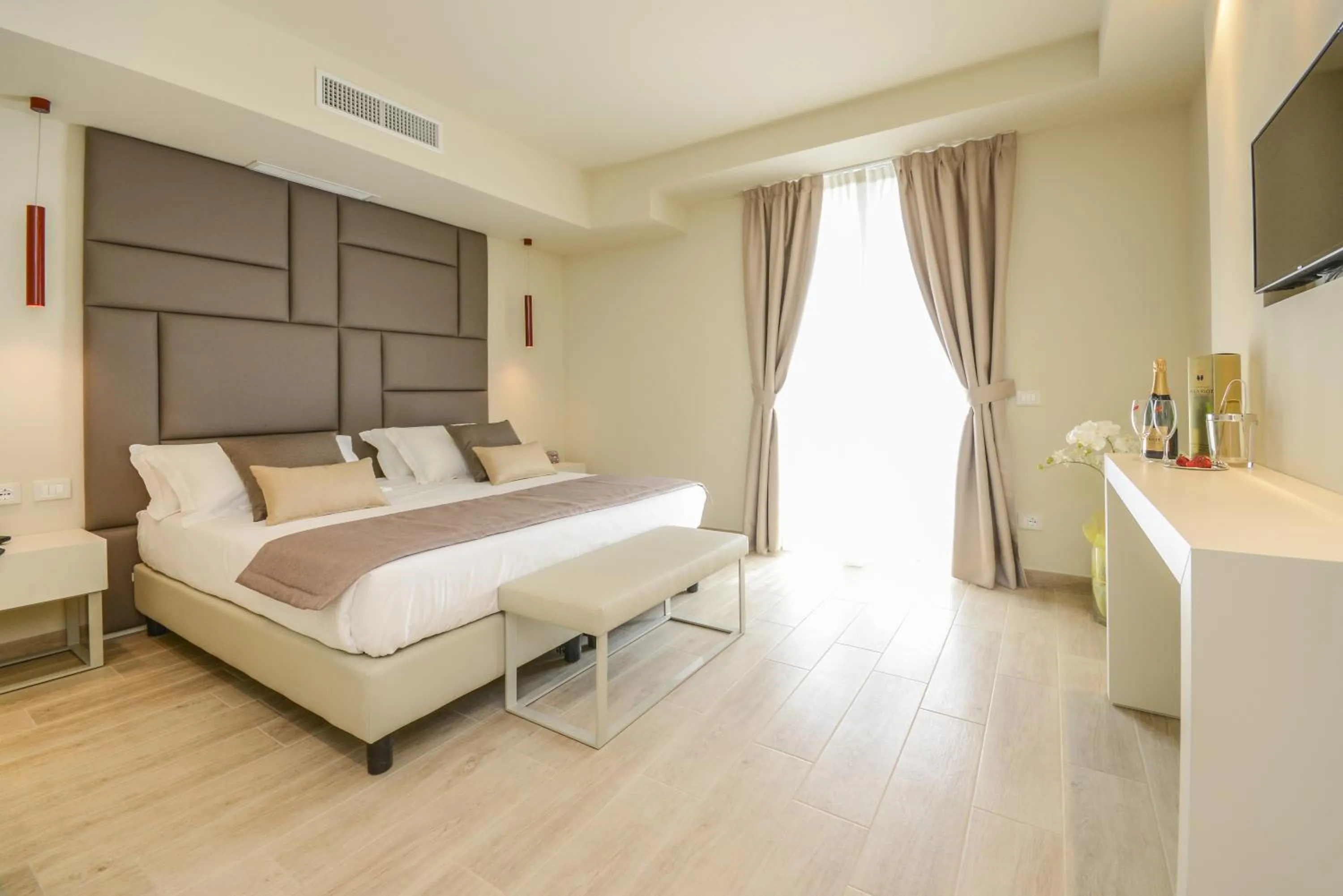 Bedroom, Bed in Hotel Villa Garuti