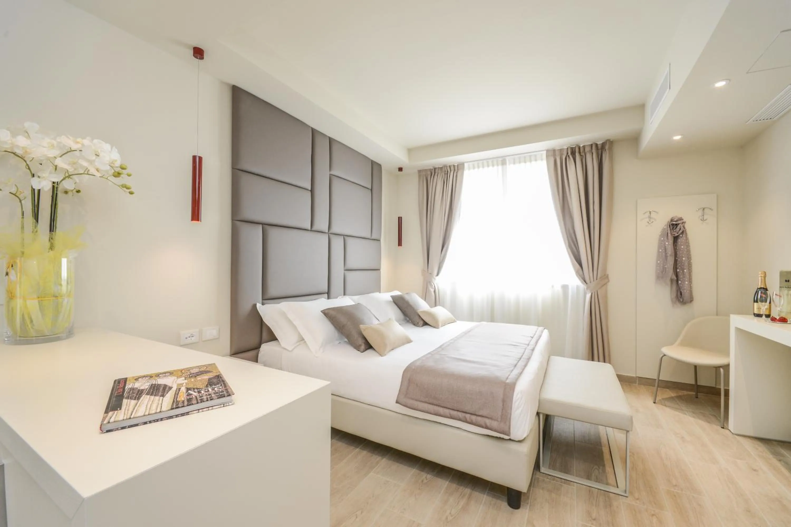 Bedroom, Bed in Hotel Villa Garuti